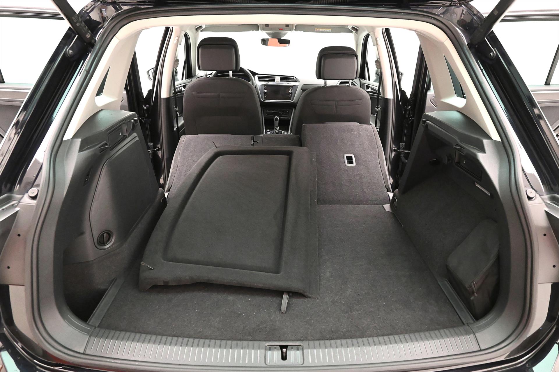 Hlavní fotografie vozu Volkswagen Tiguan 1,4 TSI eHybrid 110kW DSG Záruka až 5 let (11)