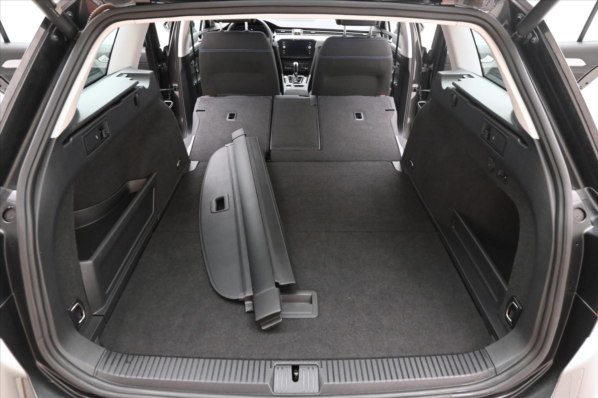 Hlavní fotografie vozu Volkswagen Passat 1,4 GTE 160 kW DSG Business Záruka až 5 let (11)