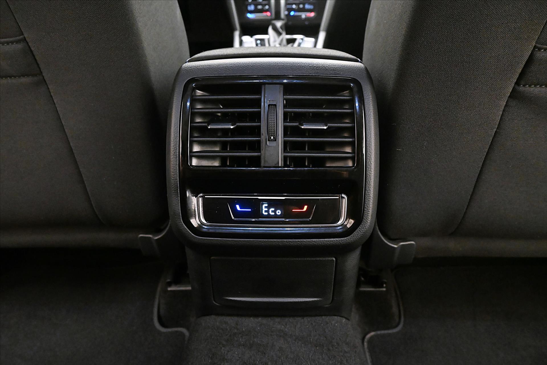 Hlavní fotografie vozu Volkswagen Passat 1,4 GTE 160 kW DSG Business Záruka až 5 let (21)