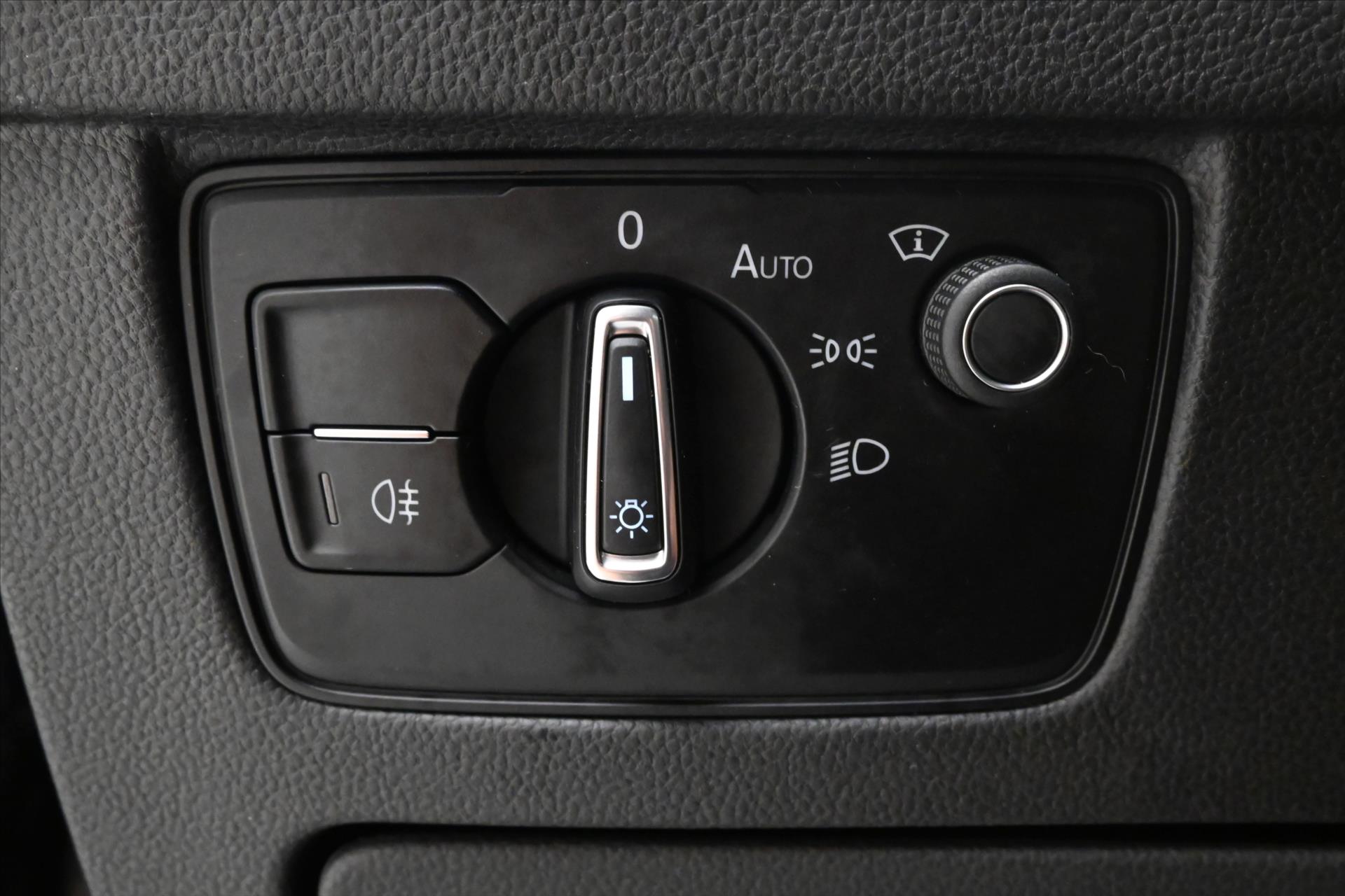 Hlavní fotografie vozu Volkswagen Passat 1,4 GTE 160 kW DSG Business Záruka až 5 let (26)