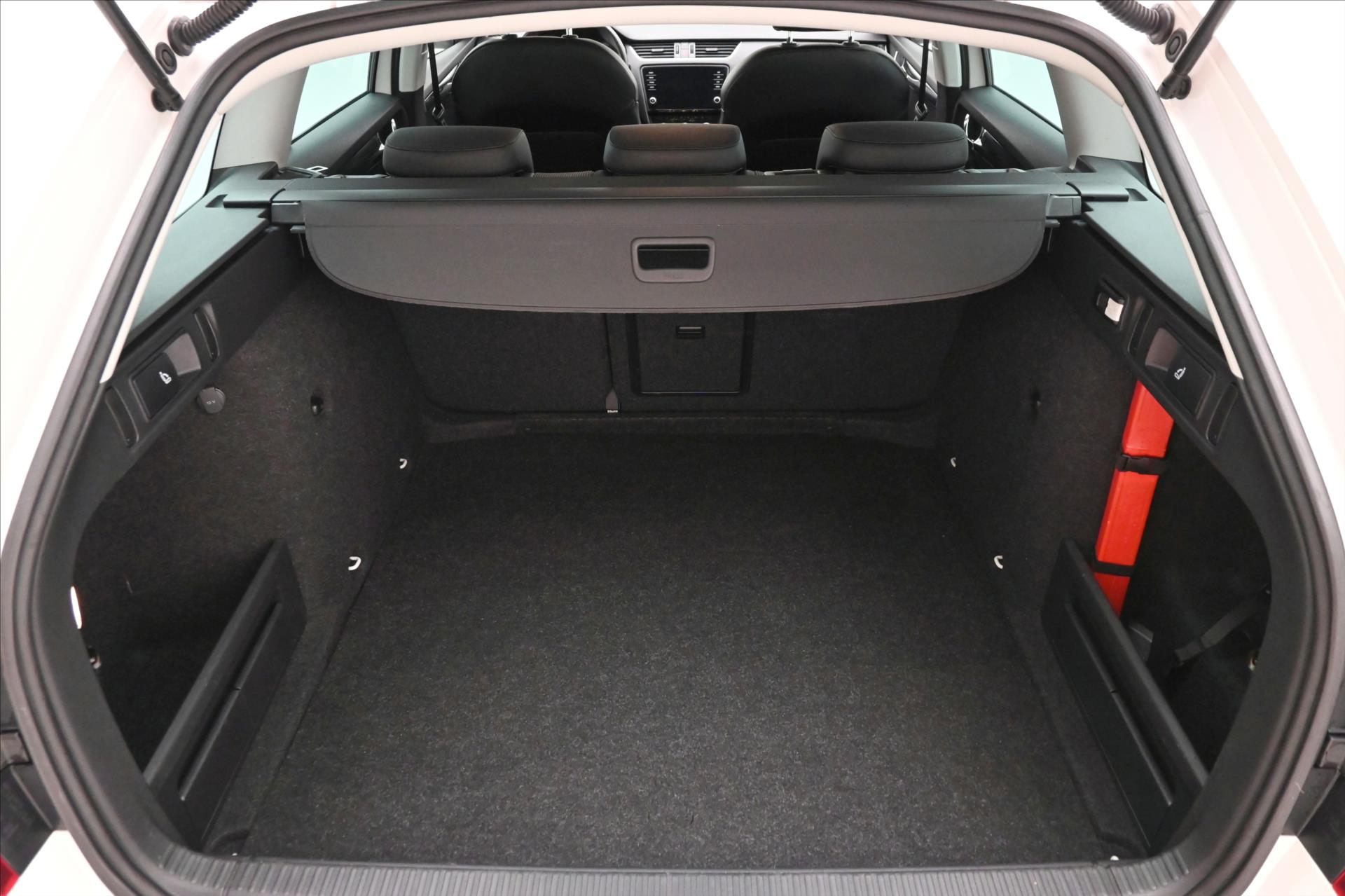Hlavní fotografie vozu Škoda Octavia 1,5 TSI 110kW Style Tažné Záruka až 5 let (11)