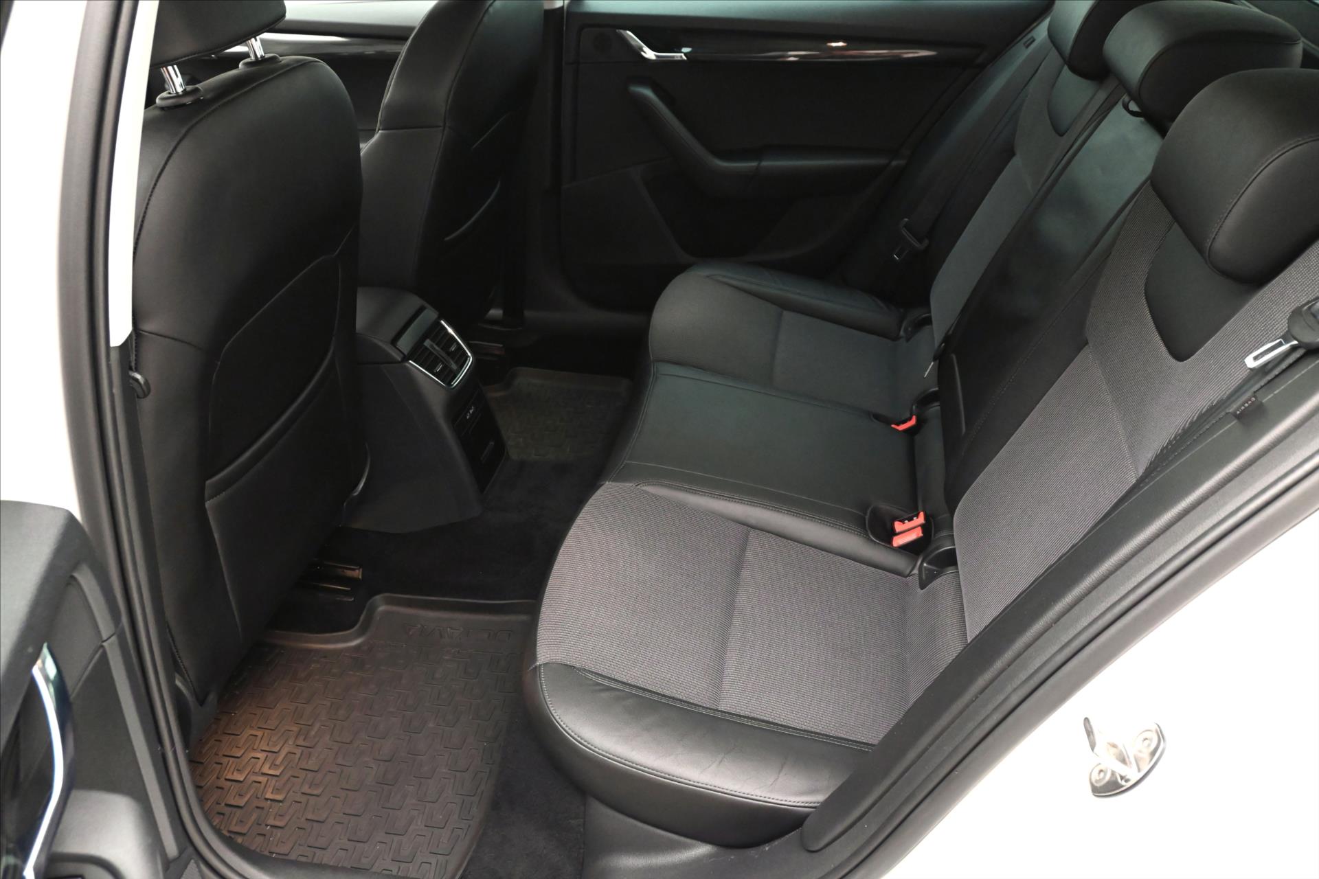 Hlavní fotografie vozu Škoda Octavia 1,5 TSI 110kW Style Záruka až 5 let (14)