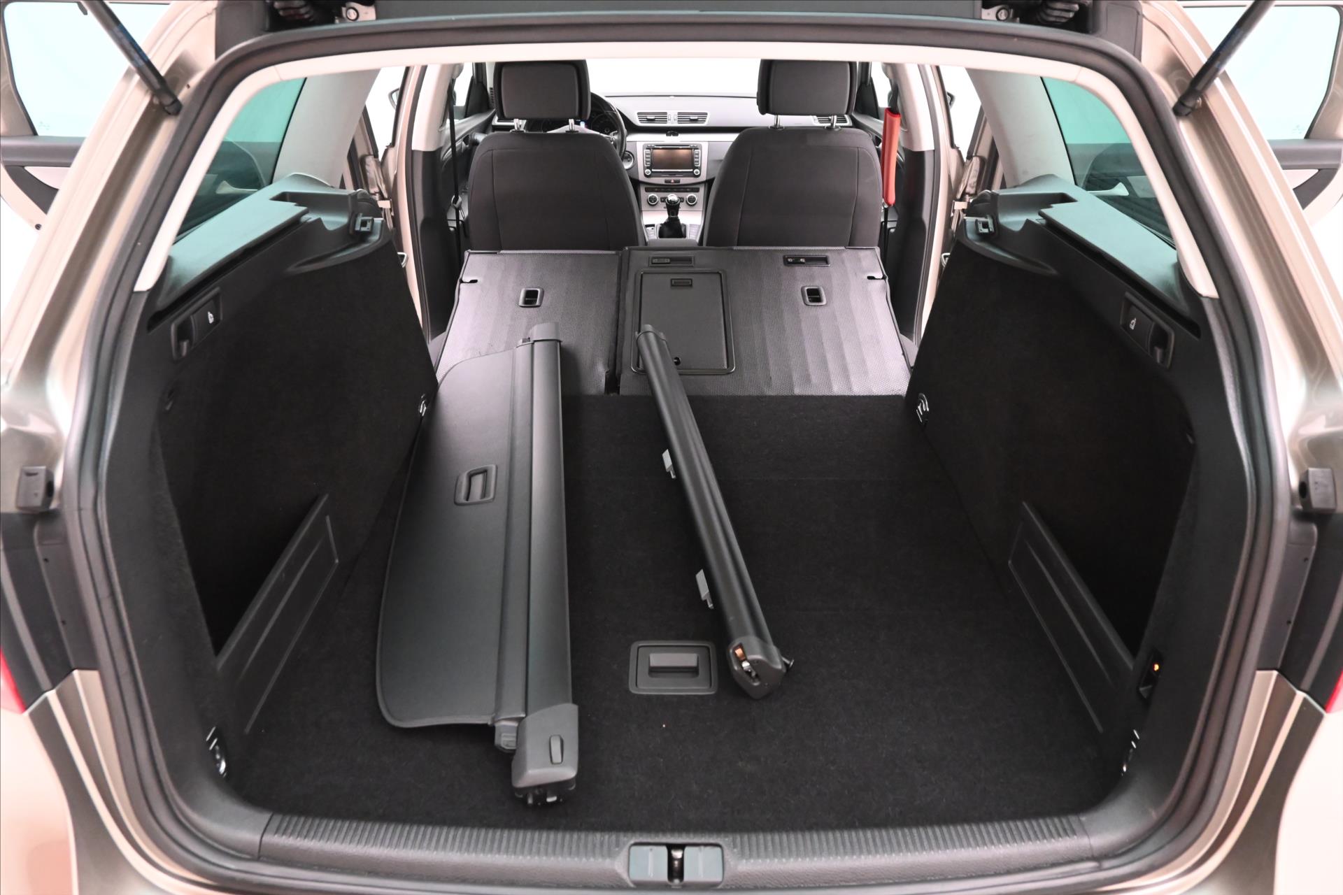 Hlavní fotografie vozu Volkswagen Passat 2,0 TDI 103 kW Business Edition Panorama Záruka (11)