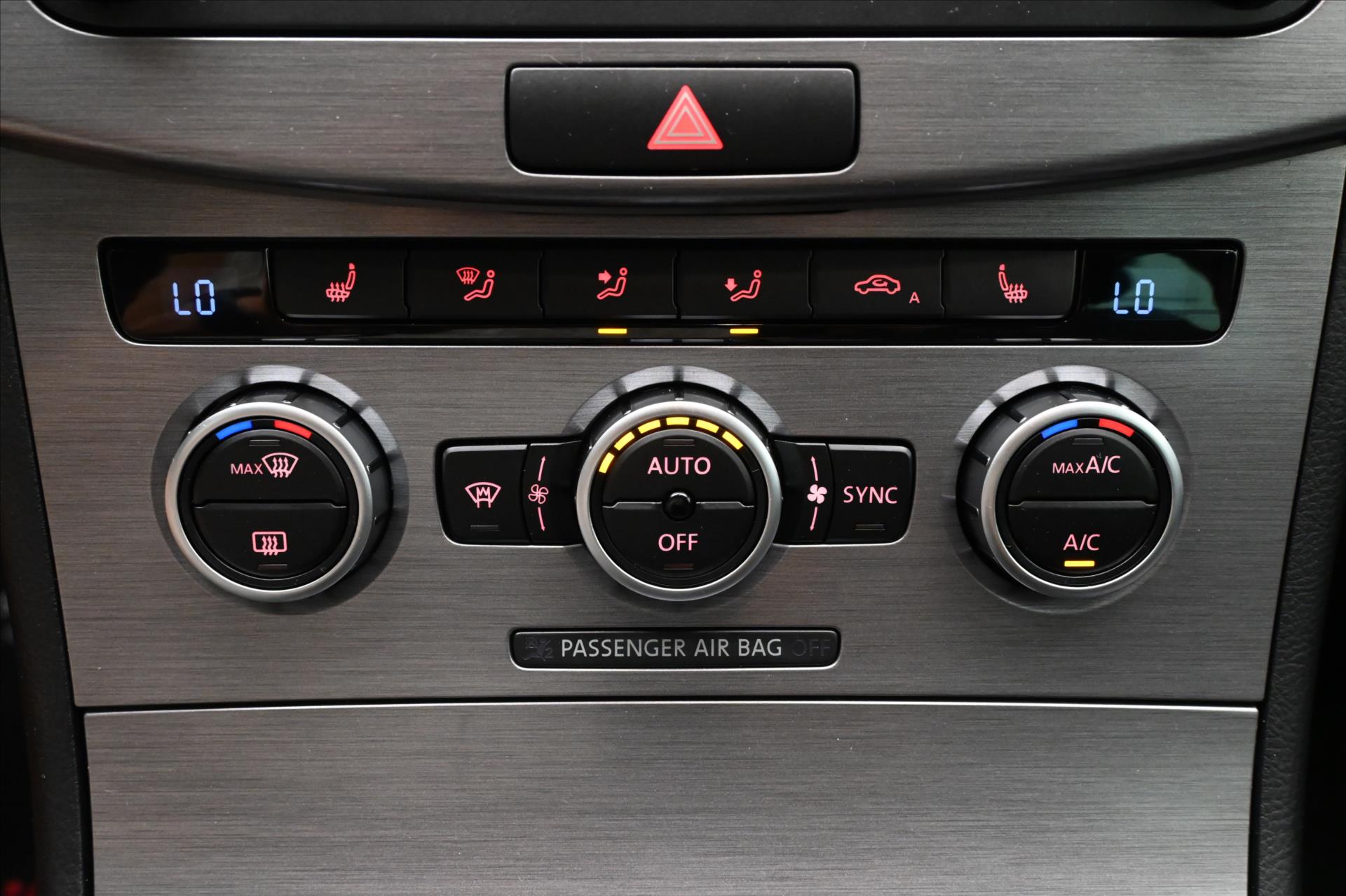Hlavní fotografie vozu Volkswagen Passat 2,0 TDI 103 kW Business Edition Panorama Záruka (21)