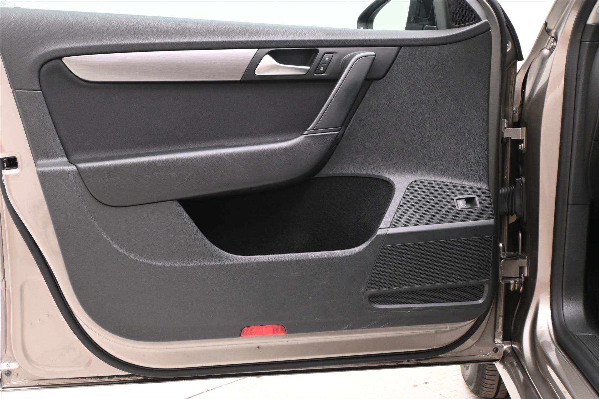 Hlavní fotografie vozu Volkswagen Passat 2,0 TDI 103 kW Business Edition Panorama Záruka (24)