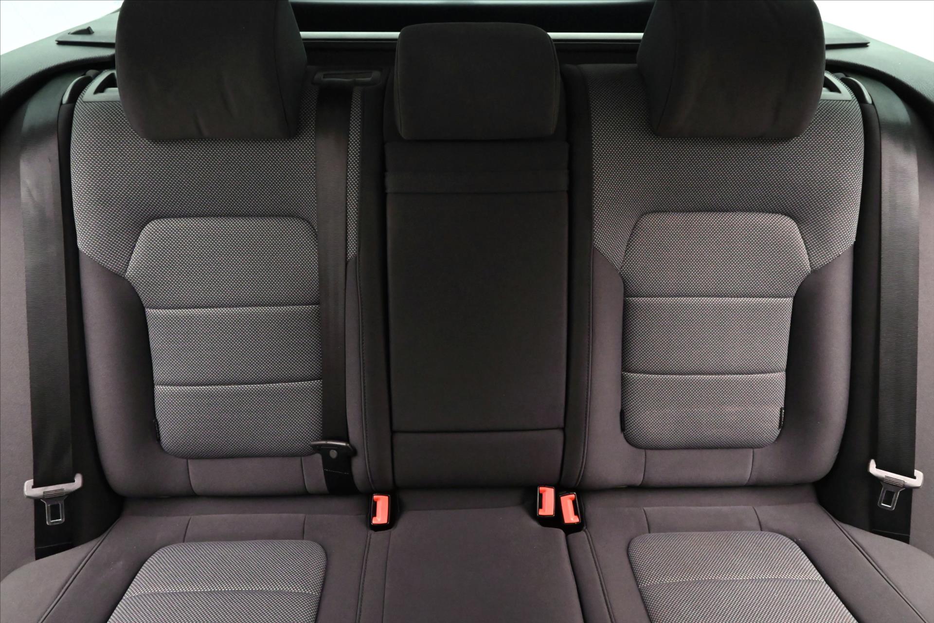 Hlavní fotografie vozu Volkswagen Passat 2,0 TDI 103 kW Business Edition Panorama Záruka (27)