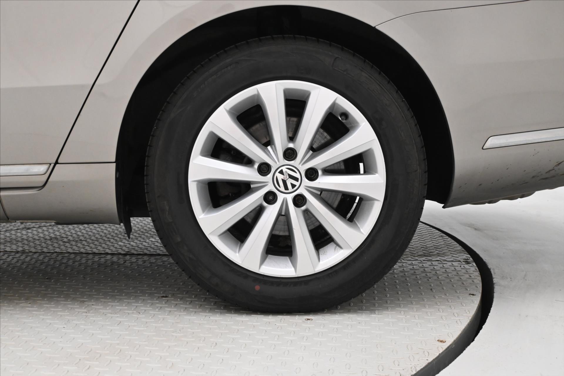 Hlavní fotografie vozu Volkswagen Passat 2,0 TDI 103 kW Business Edition Panorama Záruka (31)