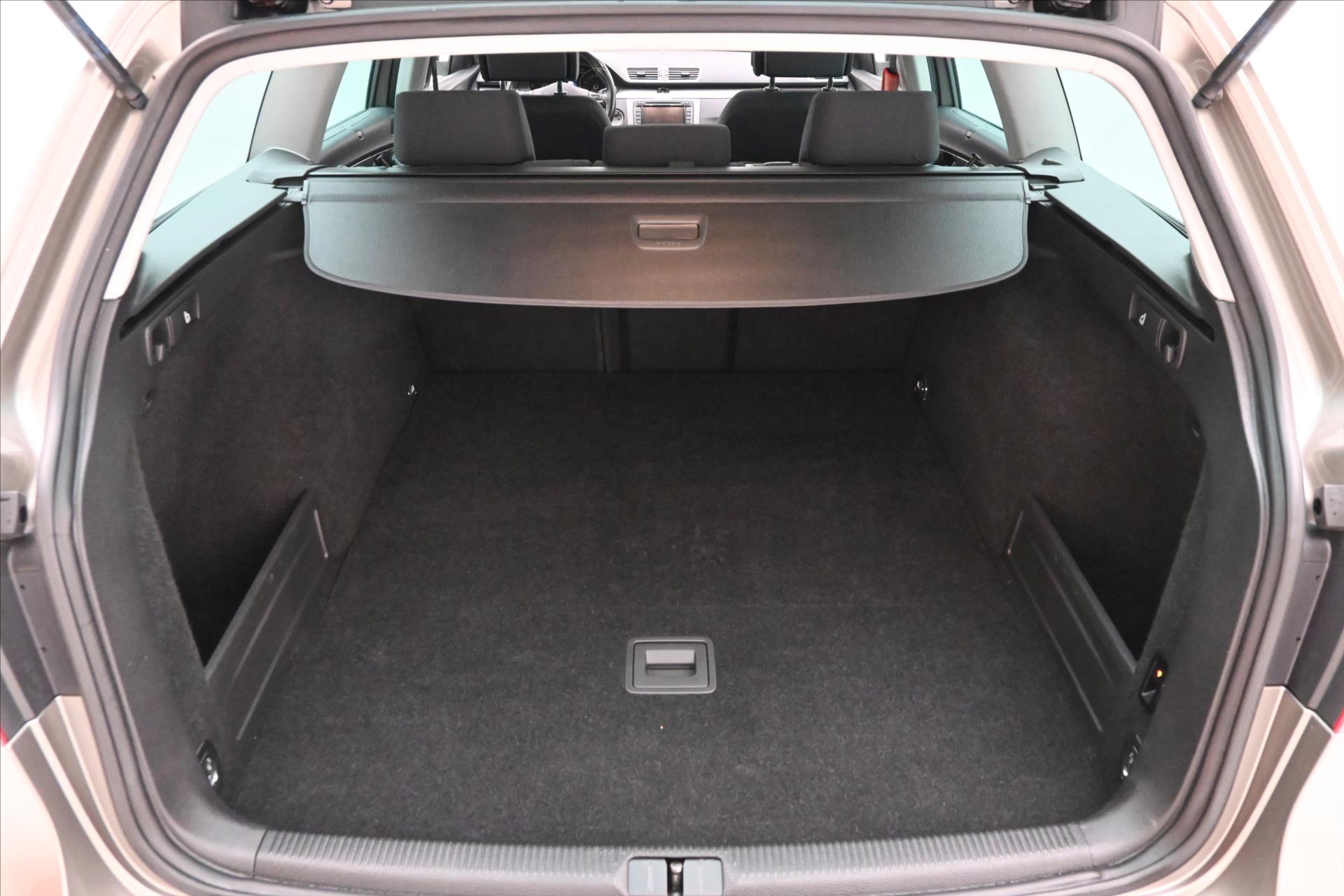 Hlavní fotografie vozu Volkswagen Passat 2,0 TDI 103kW Business Edition Panorama Záruka (10)