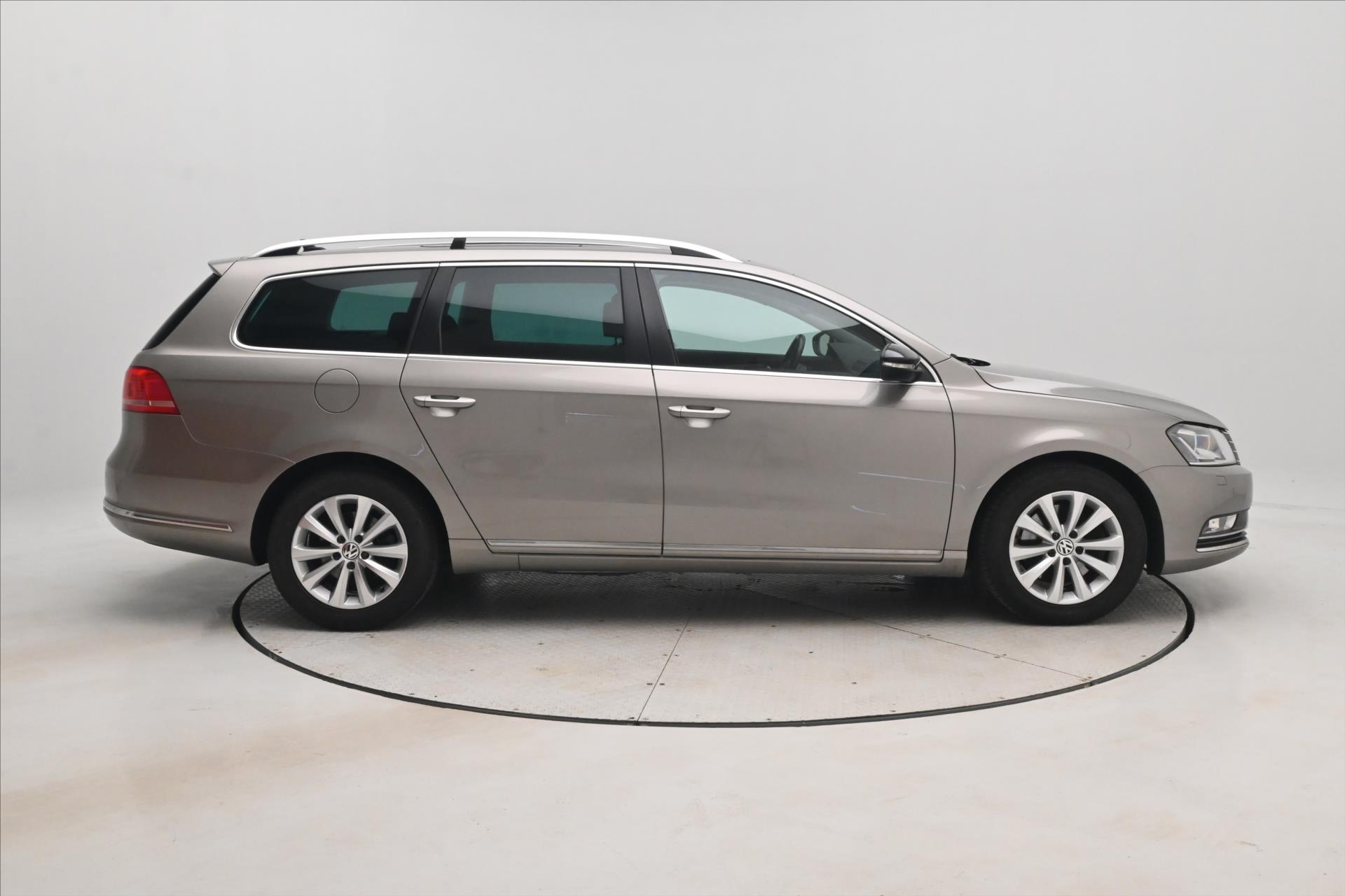 Hlavní fotografie vozu Volkswagen Passat 2,0 TDI 103kW Business Edition Panorama Záruka (4)