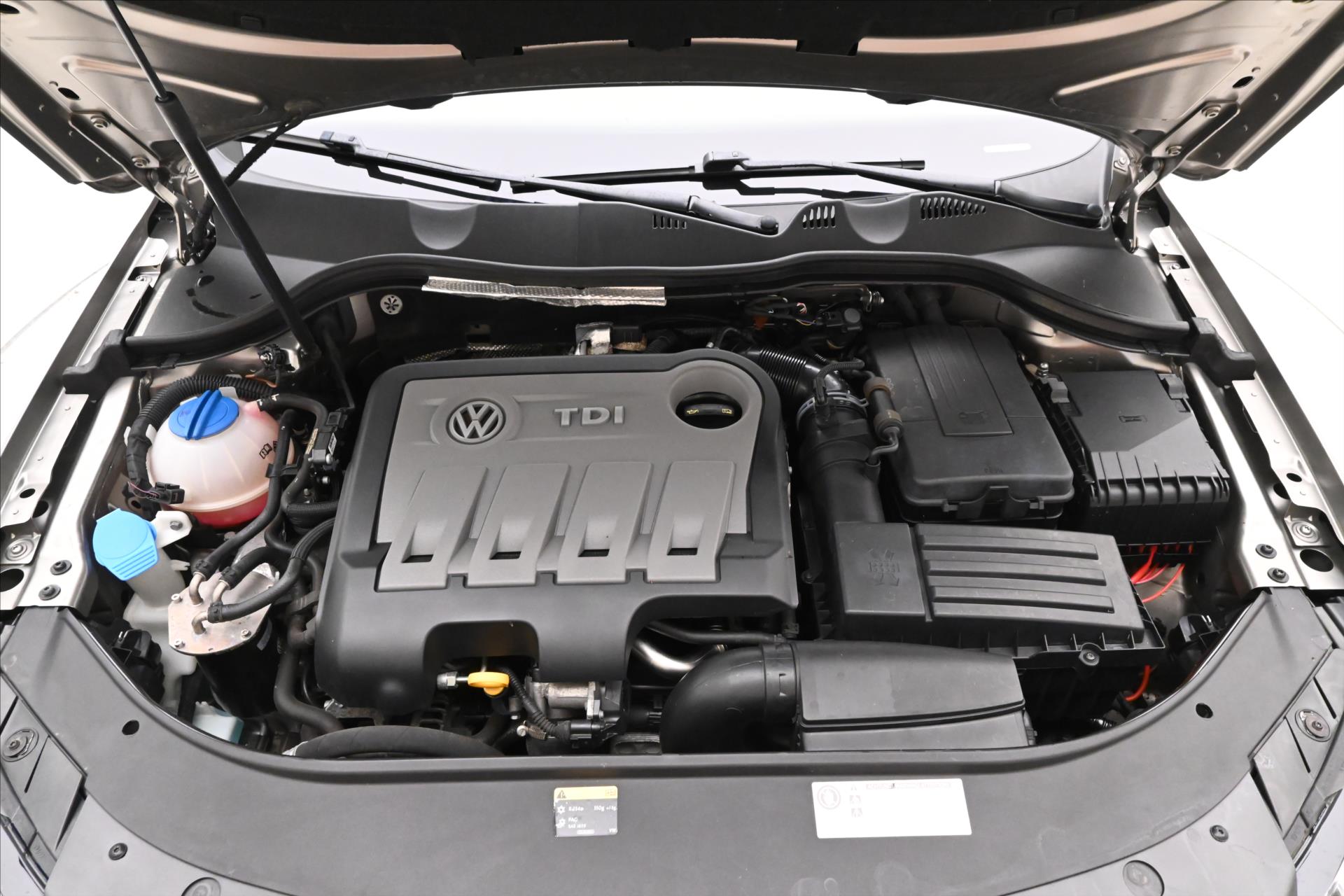 Hlavní fotografie vozu Volkswagen Passat 2,0 TDI 103kW Business Edition Panorama Záruka (9)