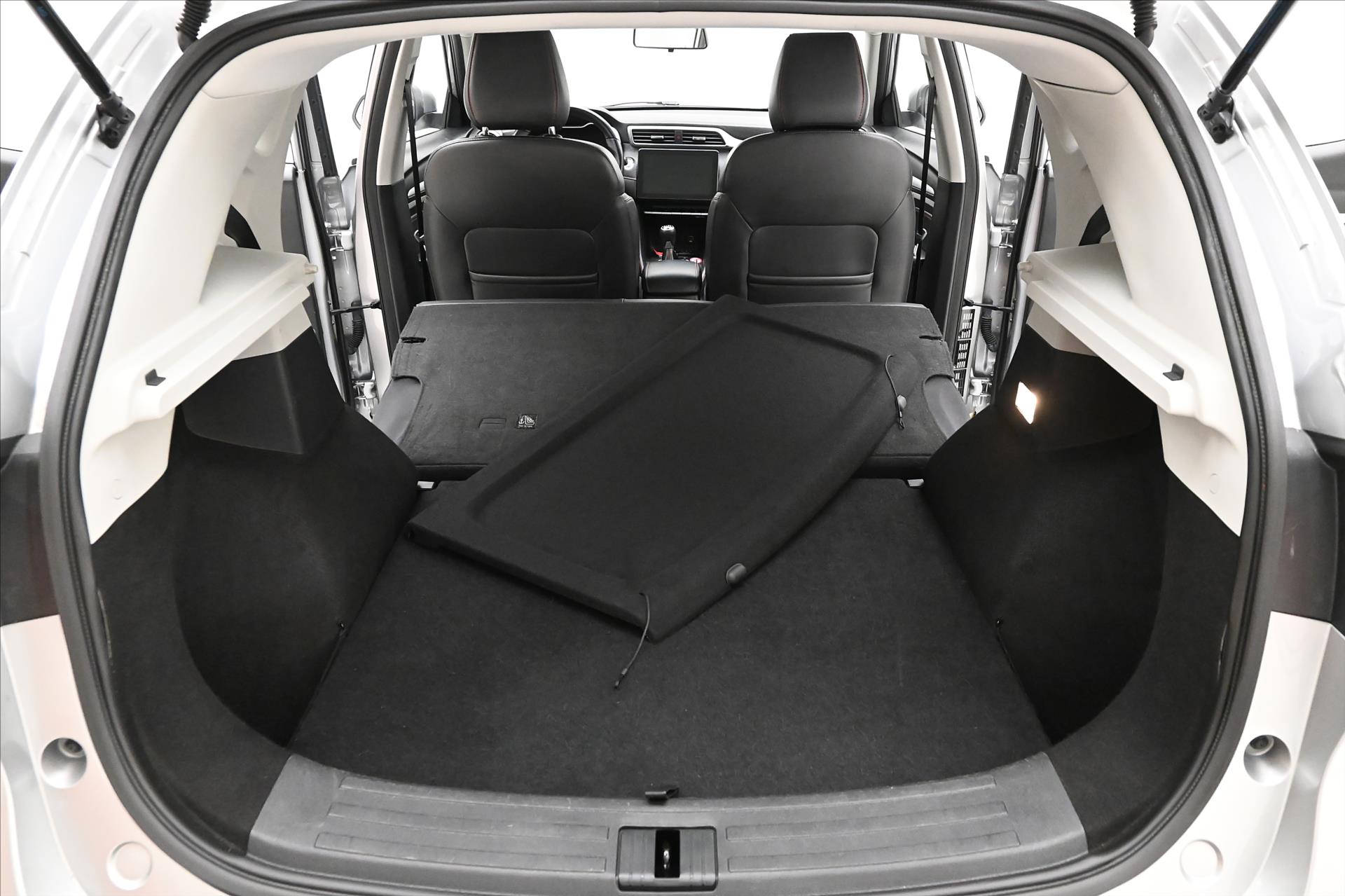 Hlavní fotografie vozu MG ZS 1,0 TGI 82 kW Elegance Záruka až 5 let (11)