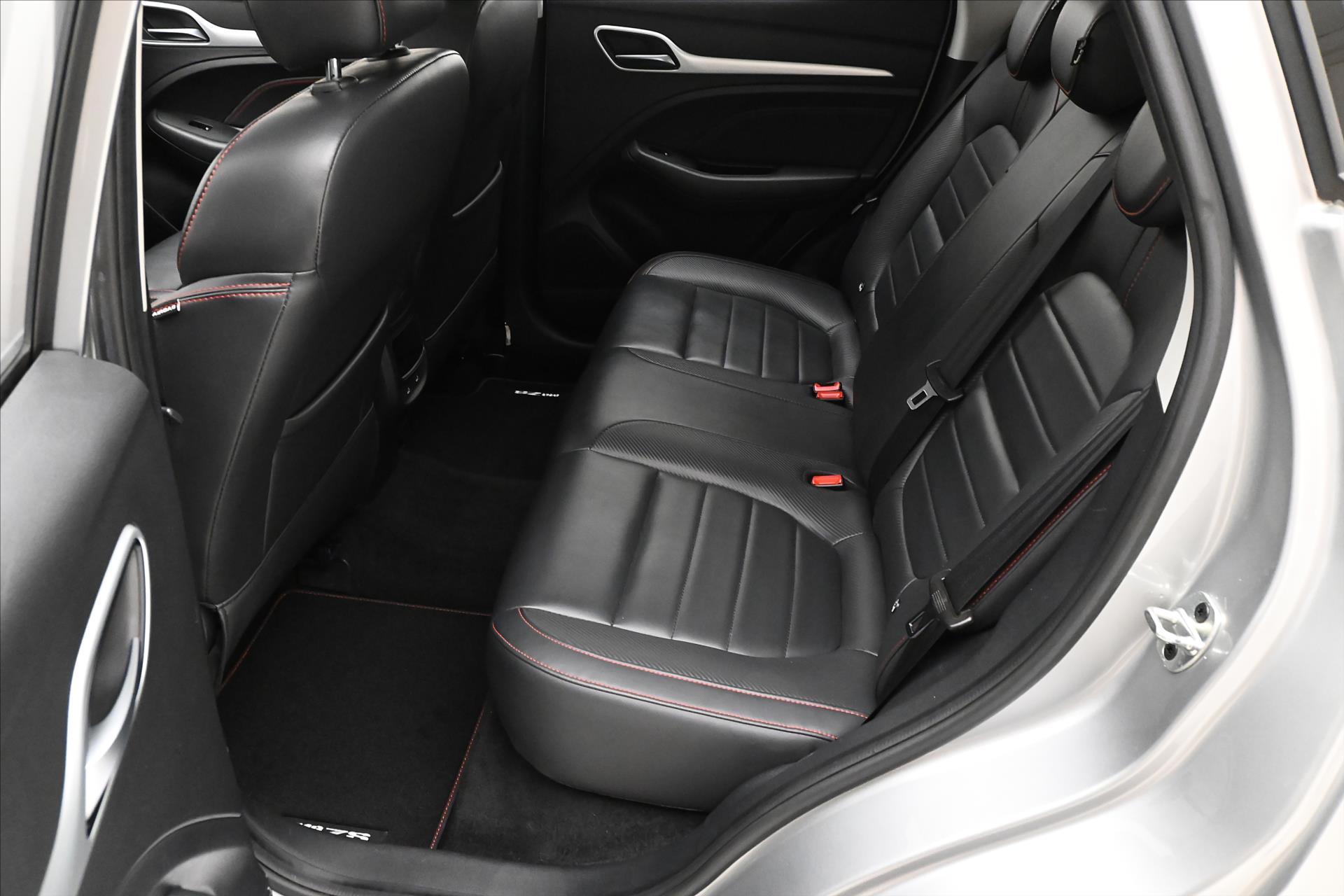 Hlavní fotografie vozu MG ZS 1,0 TGI 82 kW Elegance Záruka až 5 let (14)