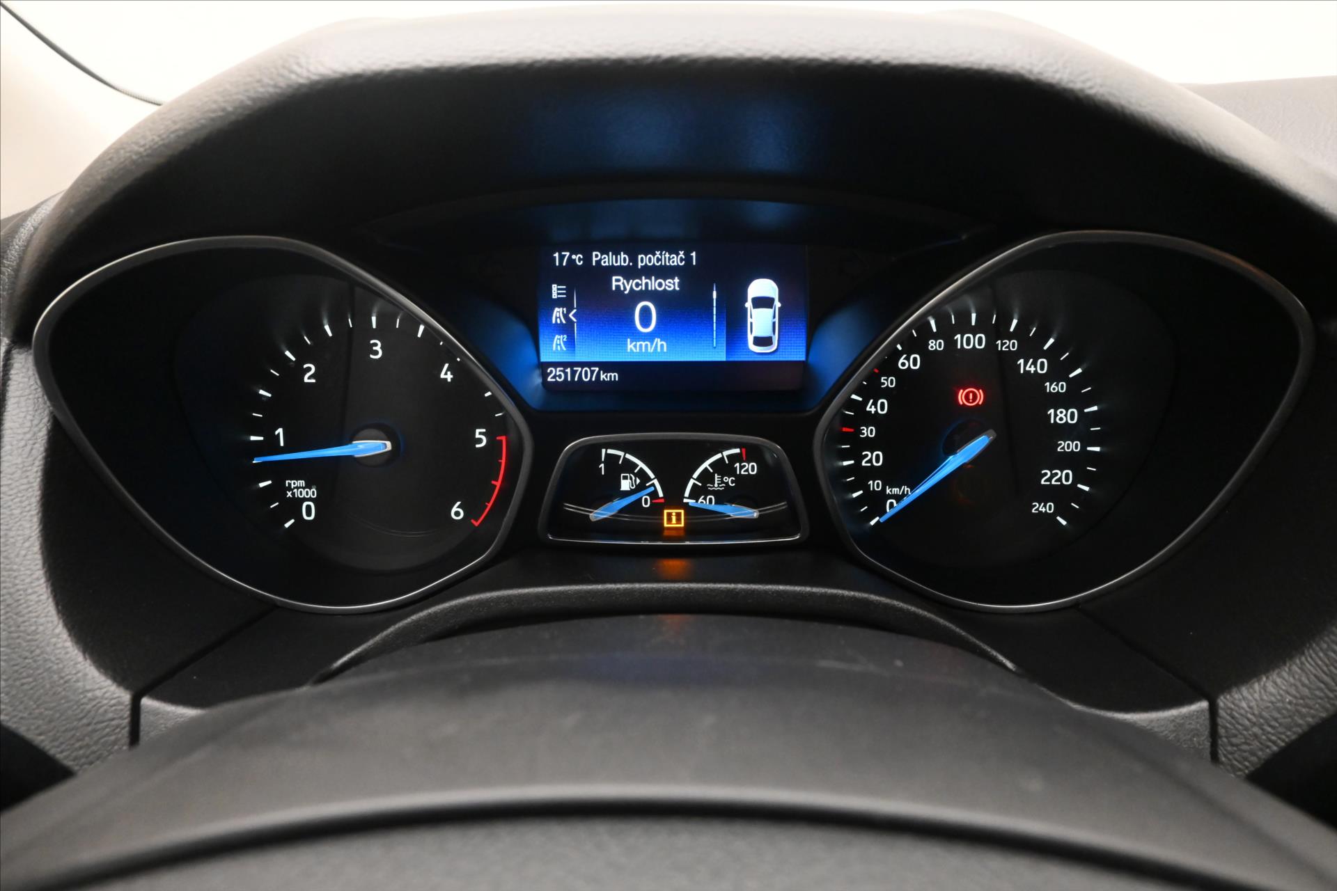 Hlavní fotografie vozu Ford Focus 1,5 TDCi 88 kW (16)