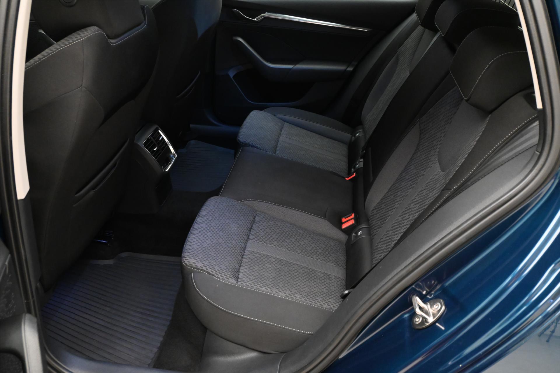 Hlavní fotografie vozu Škoda Octavia 2,0 TDI 110kW DSG Style Záruka až 5 let (14)