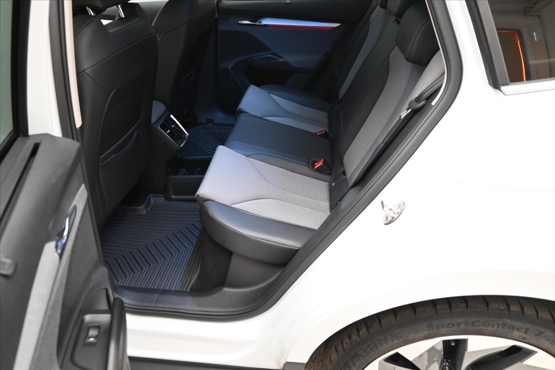 Hlavní fotografie vozu Škoda Enyaq 0,0 iV 80 150kW SoH 94,5% Záruka až 3 roky (14)