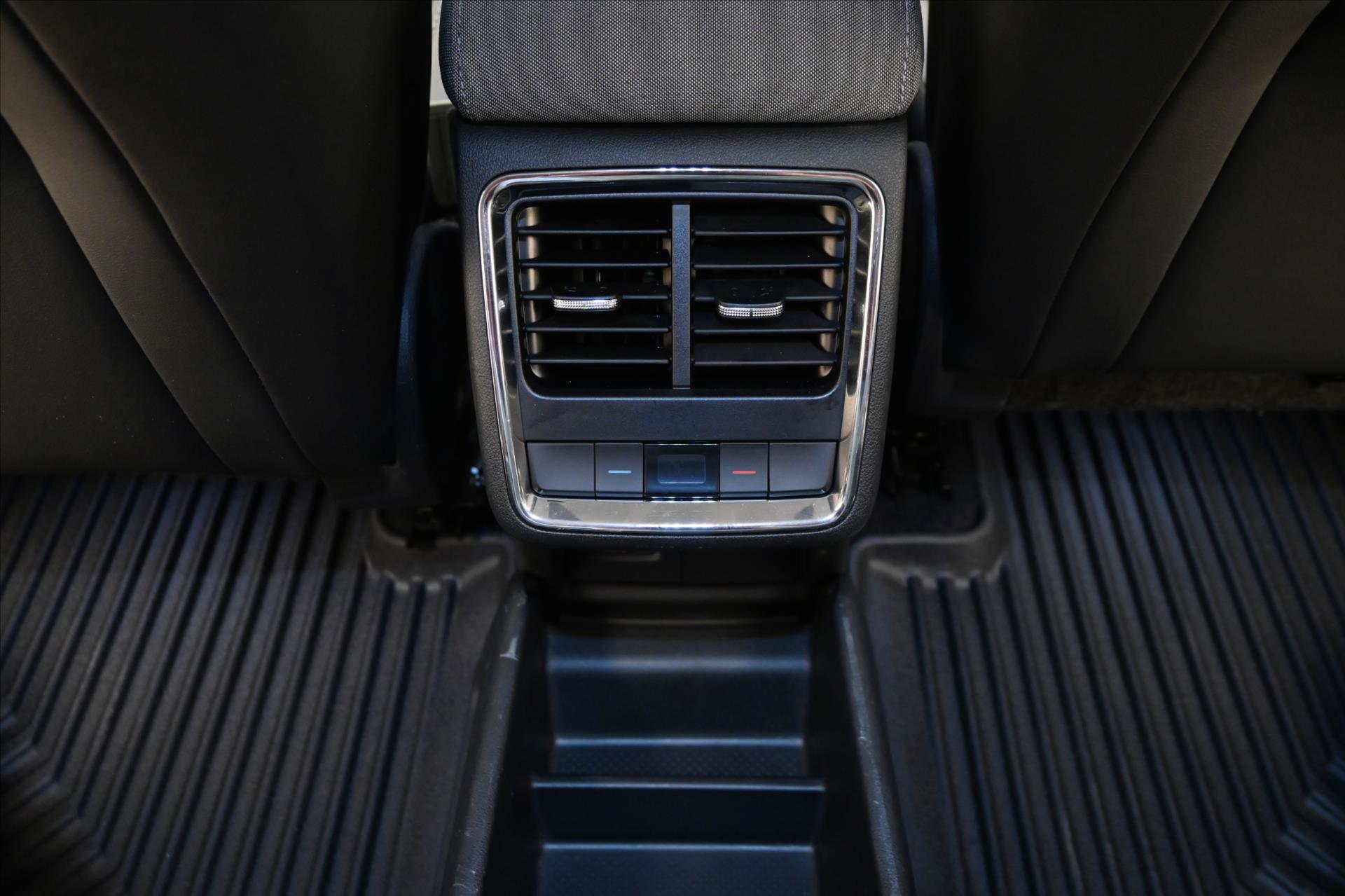 Hlavní fotografie vozu Škoda Enyaq 0,0 iV 80 150kW SoH 94,5% Záruka až 3 roky (22)