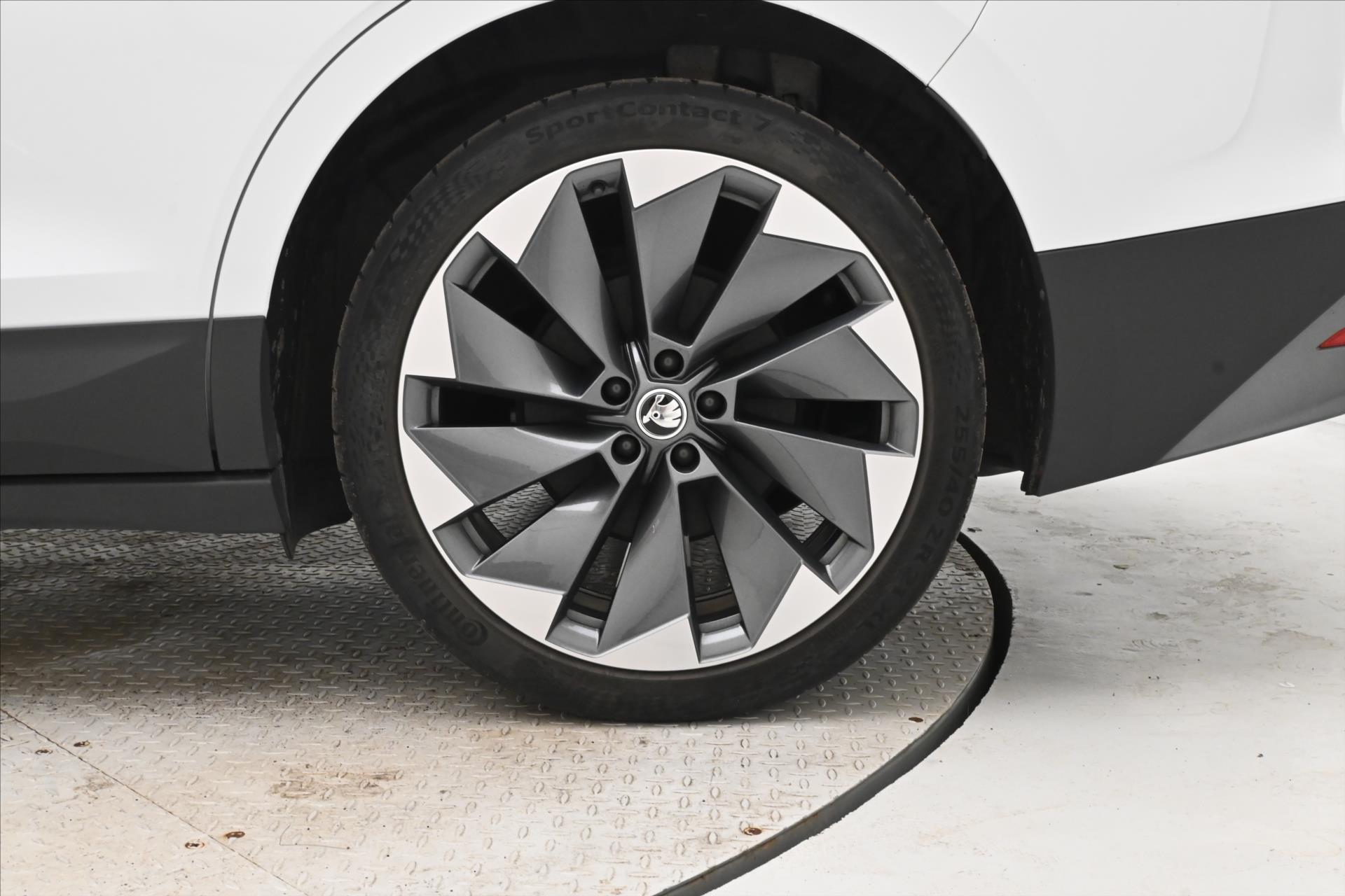 Hlavní fotografie vozu Škoda Enyaq 0,0 iV 80 150kW SoH 94,5% Záruka až 3 roky (32)