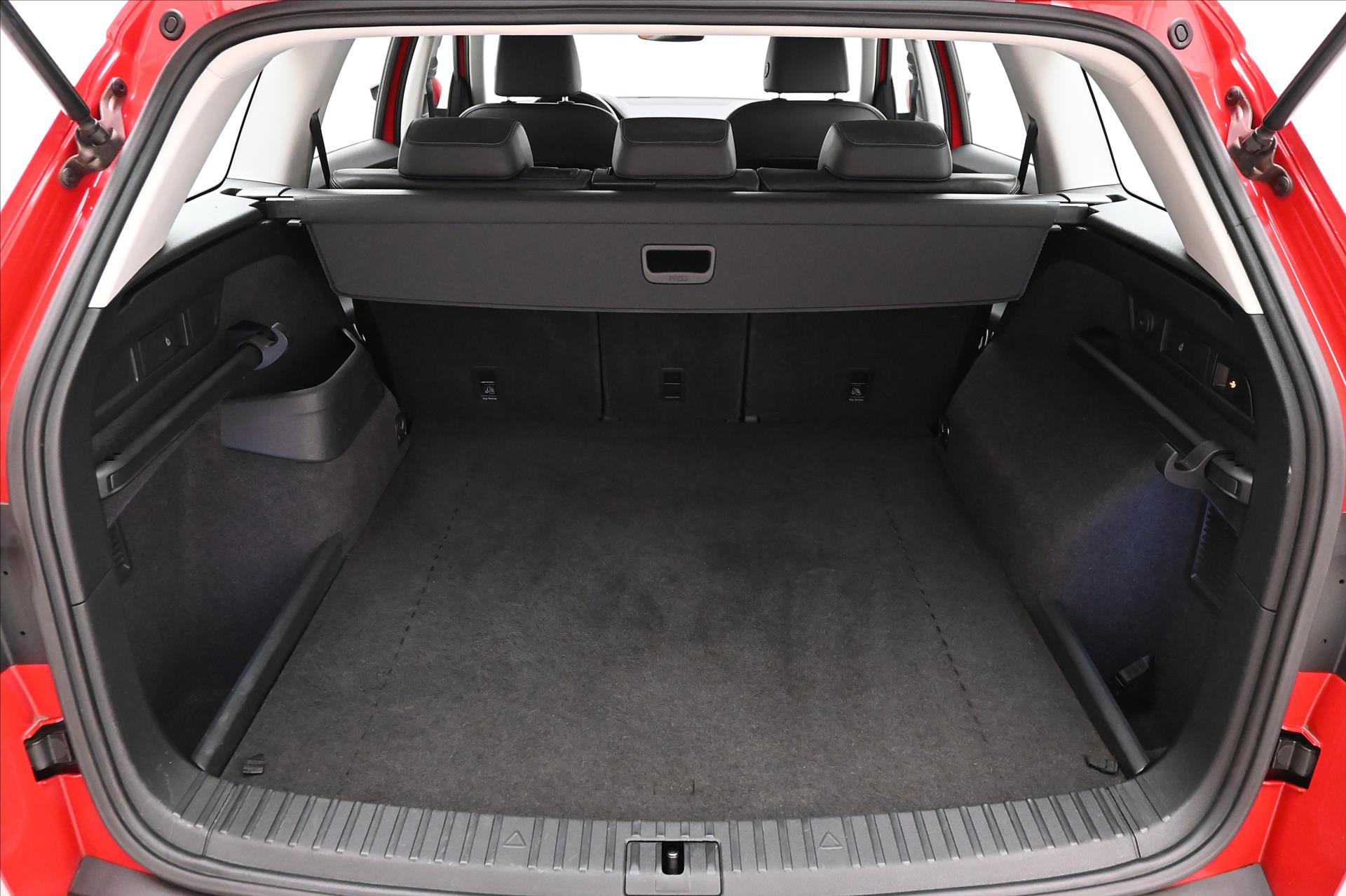 Hlavní fotografie vozu Škoda Kodiaq 1,5 TSI 110 kW TAŽNÉ NAVI Záruka až 5 let (10)