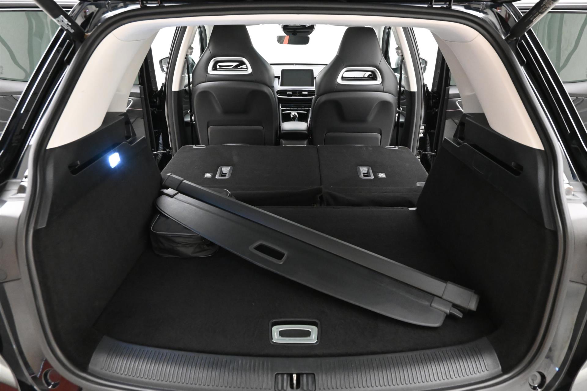 Main photo of the car Mg EHS 1.5 TGI PHEV 119kW AT Luxury Warranty up to 5 years (11)