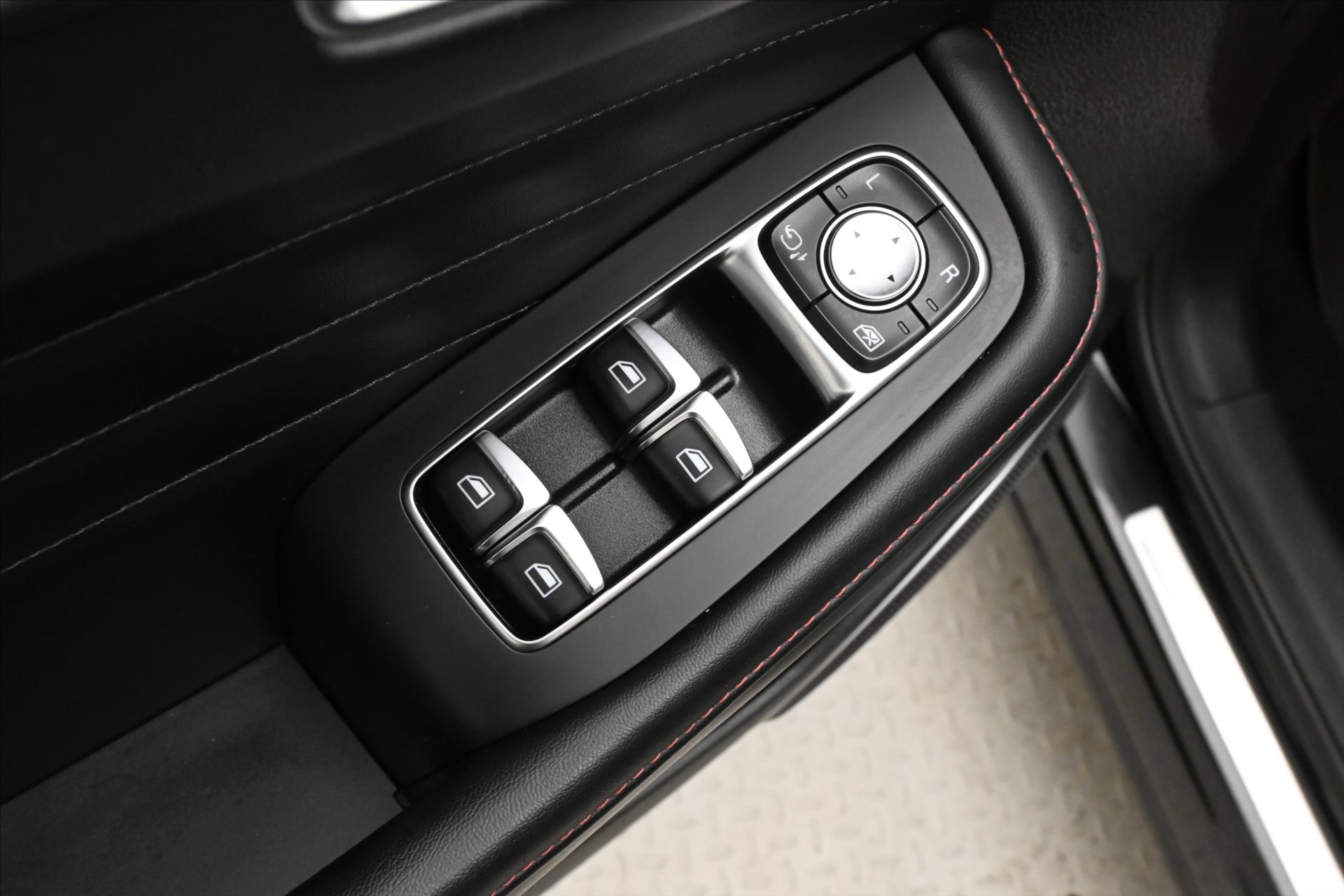 Main photo of the car Mg EHS 1.5 TGI PHEV 119kW AT Luxury Warranty up to 5 years (26)