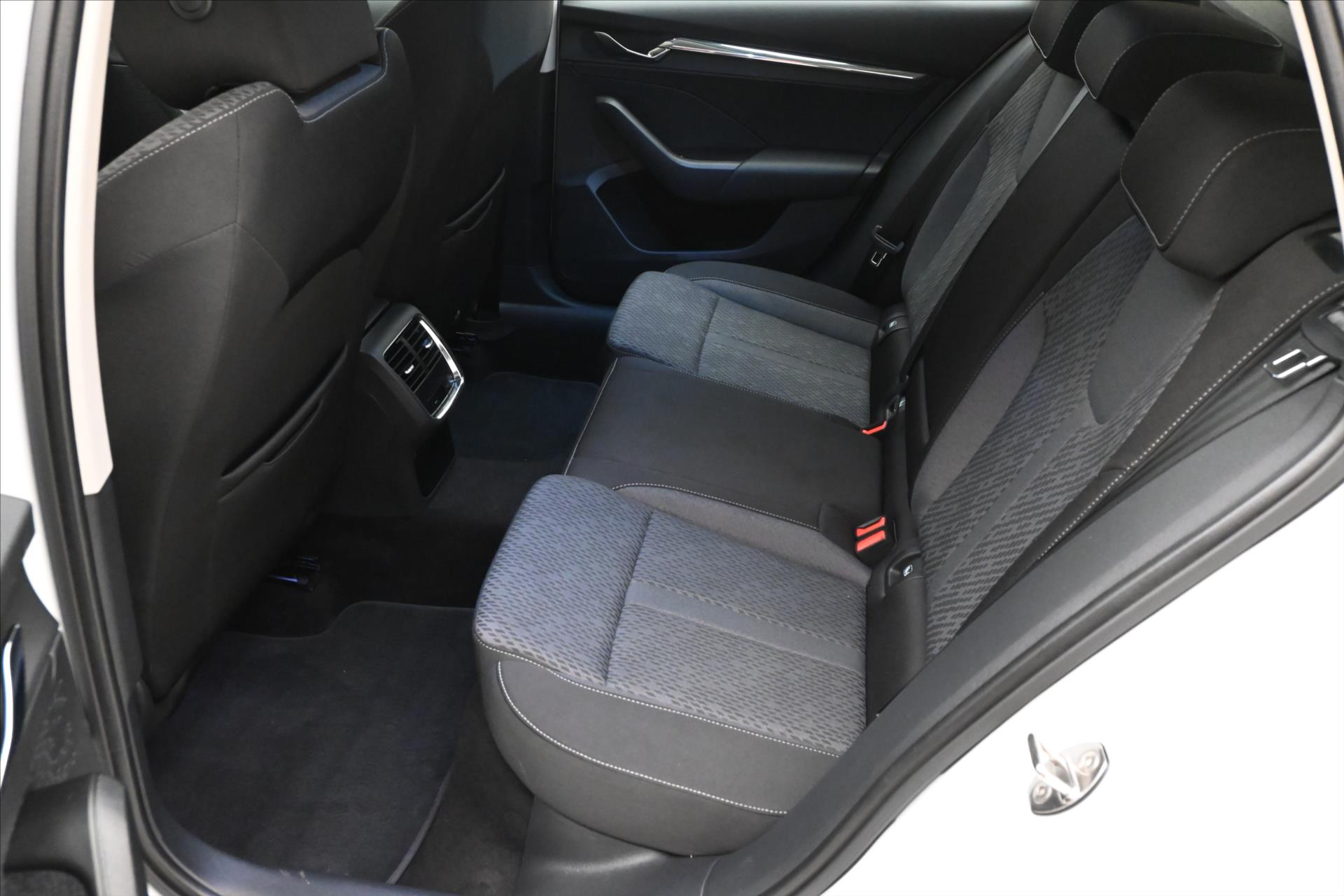 Hlavní fotografie vozu Škoda Octavia 1,4 iV TSI 110kW Style SoH 92% Záruka až 5 let (14)