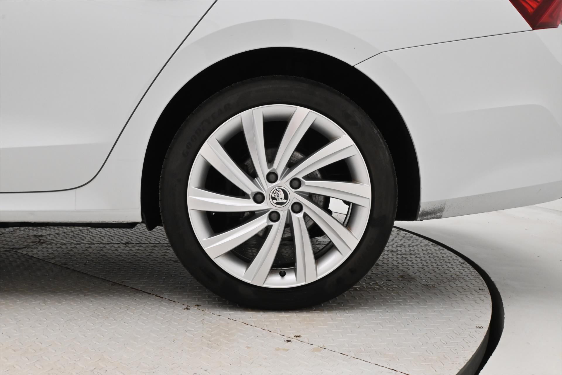 Hlavní fotografie vozu Škoda Octavia 1,4 iV TSI 110kW Style SoH 92% Záruka až 5 let (32)