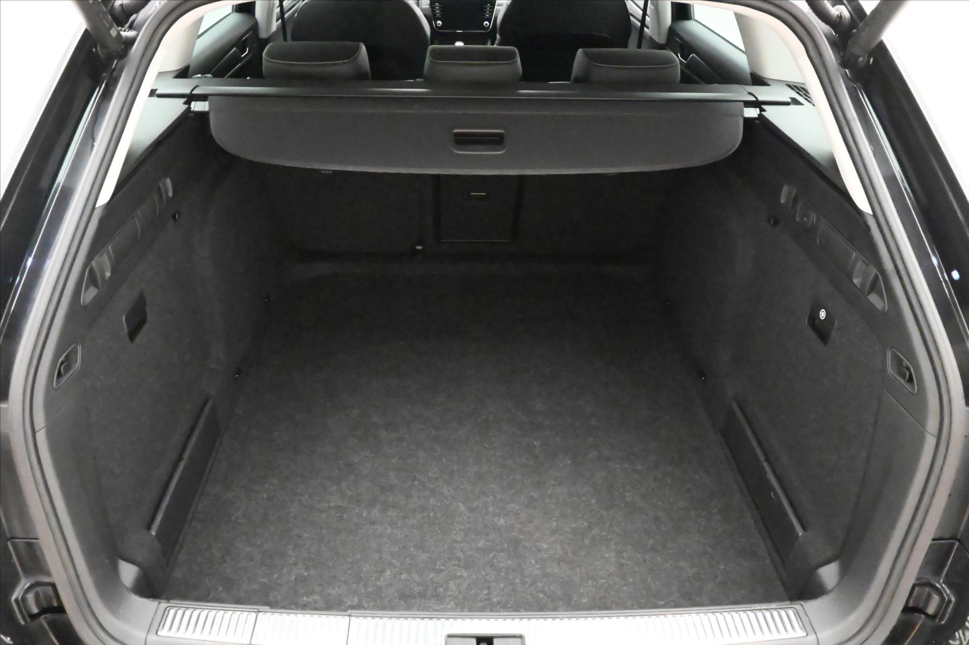 Hlavní fotografie vozu Škoda Superb 2,0 TDI 110 kW DSG Style Záruka až 5 let (10)