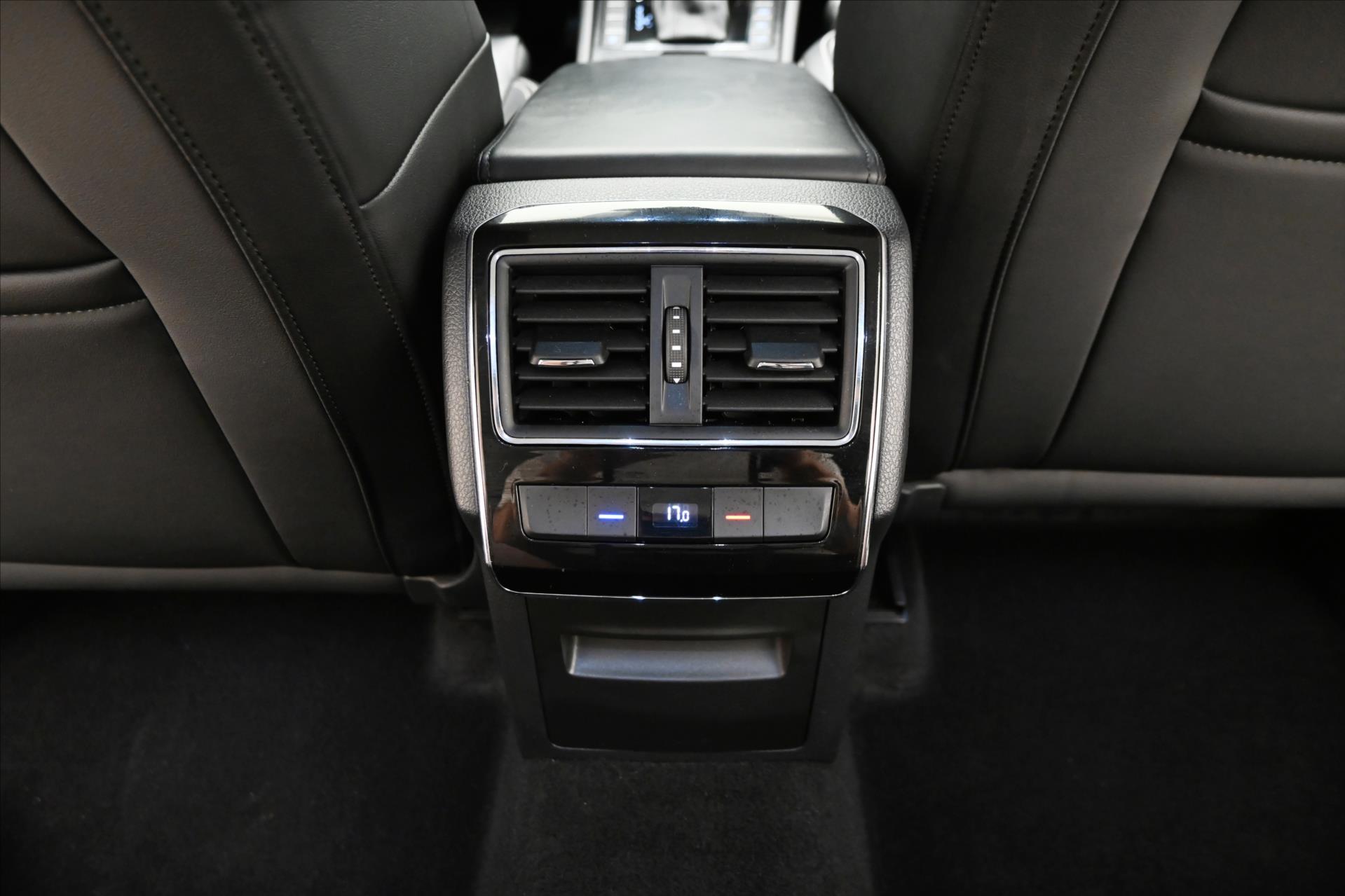 Hlavní fotografie vozu Škoda Superb 2,0 TDI 110 kW DSG Style Záruka až 5 let (22)