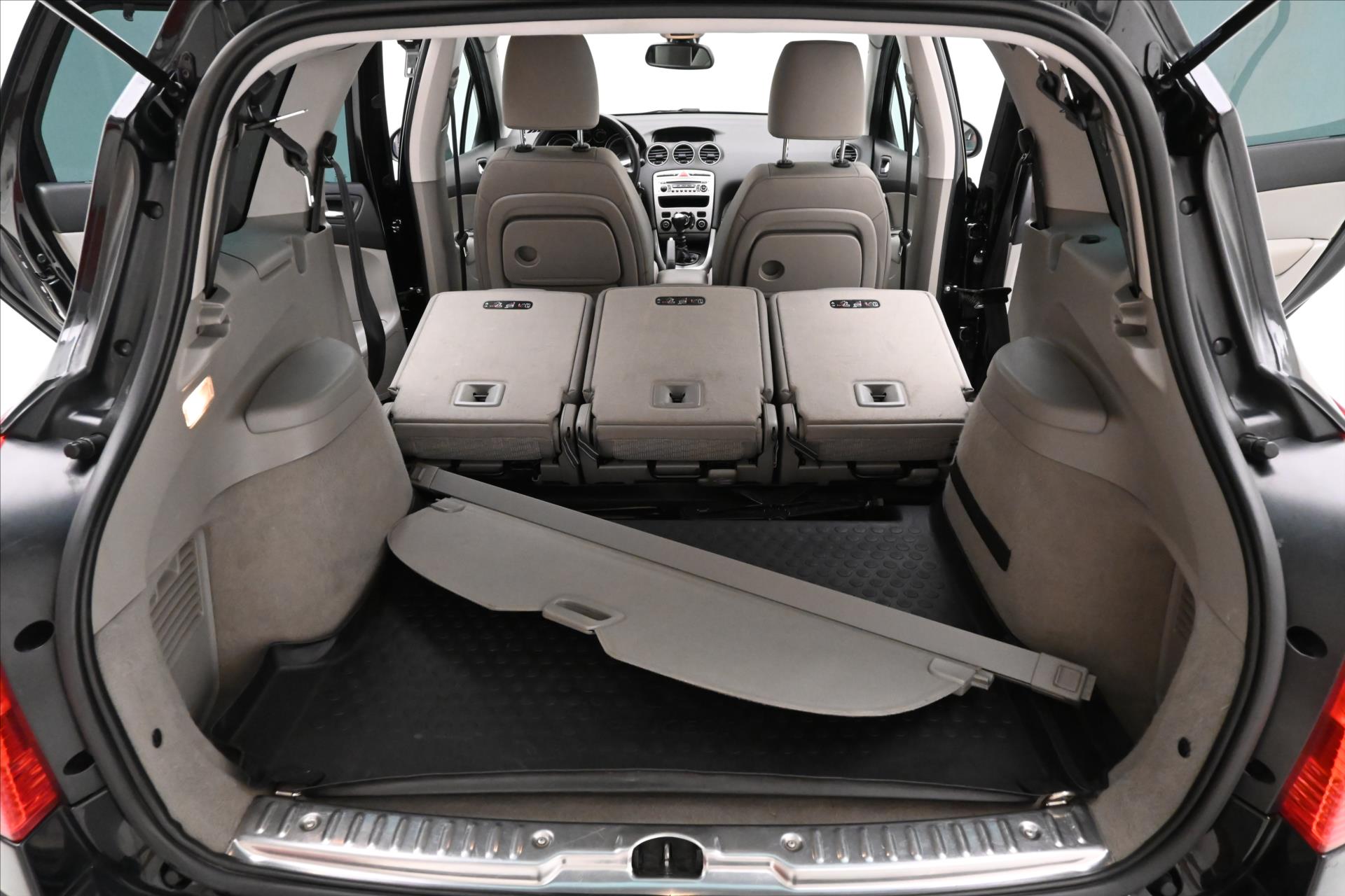 Main photo of the car Peugeot 308 1.6 SW HDI 82 kW Panorama (11)