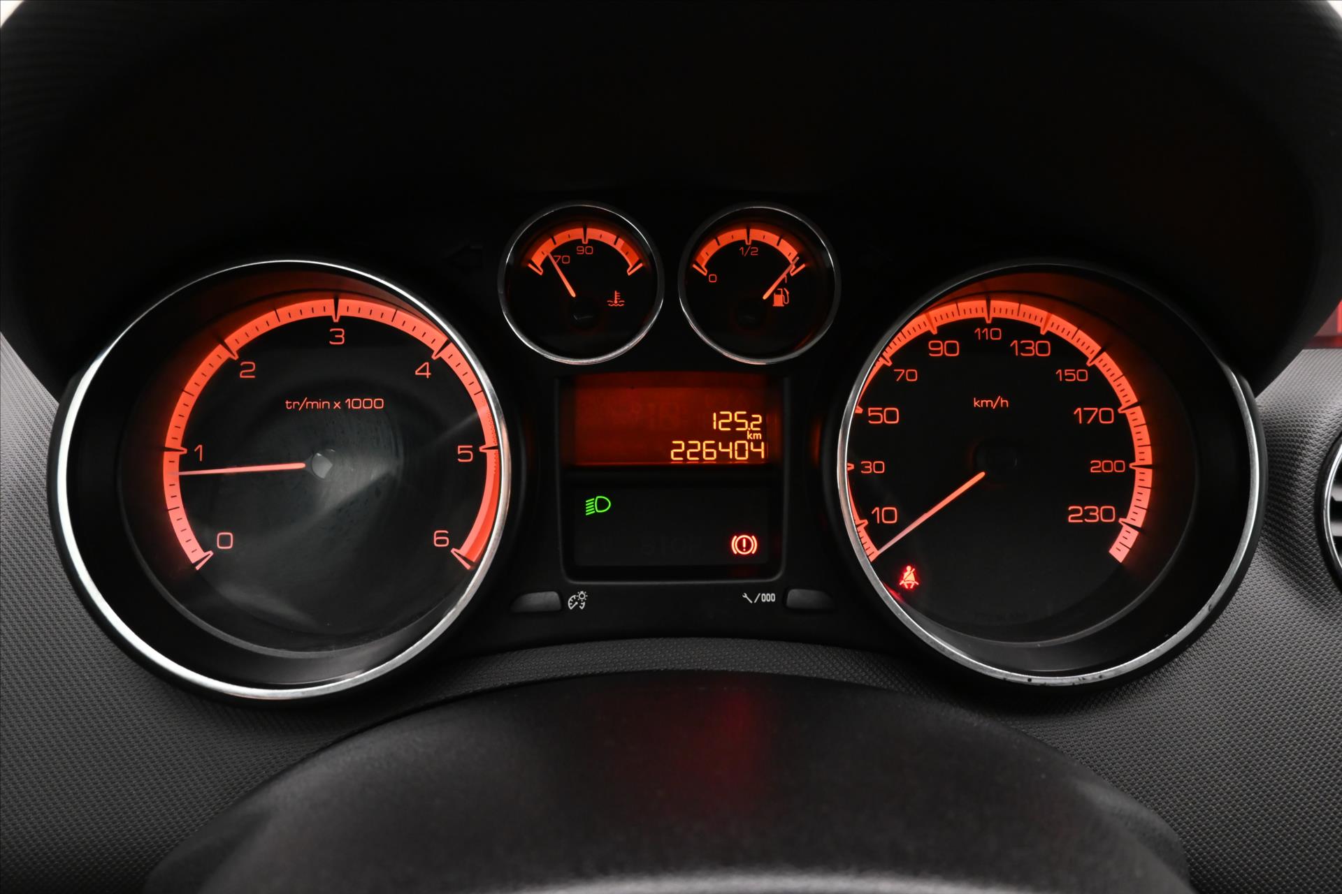 Main photo of the car Peugeot 308 1.6 SW HDI 82 kW Panorama (16)