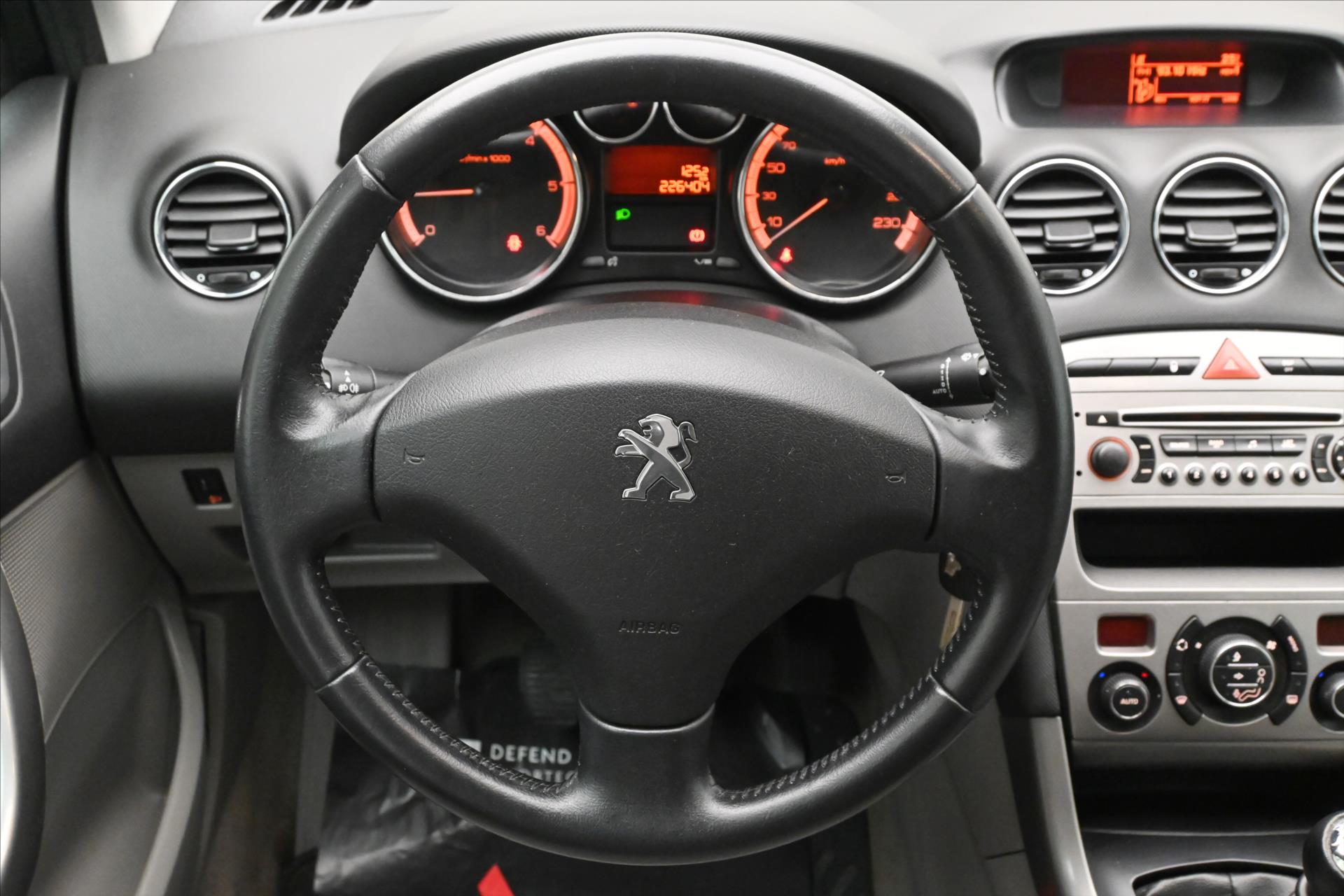 Main photo of the car Peugeot 308 1.6 SW HDI 82 kW Panorama (18)