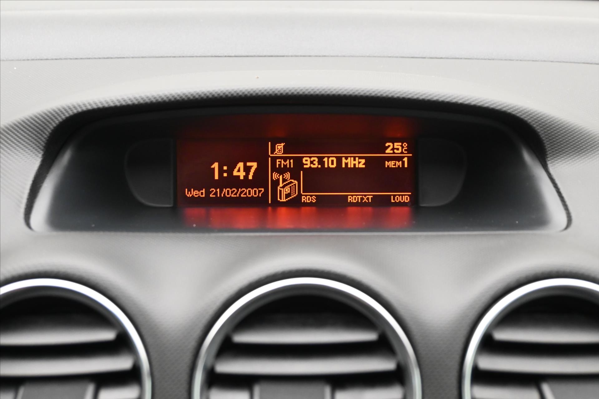 Main photo of the car Peugeot 308 1.6 SW HDI 82 kW Panorama (19)
