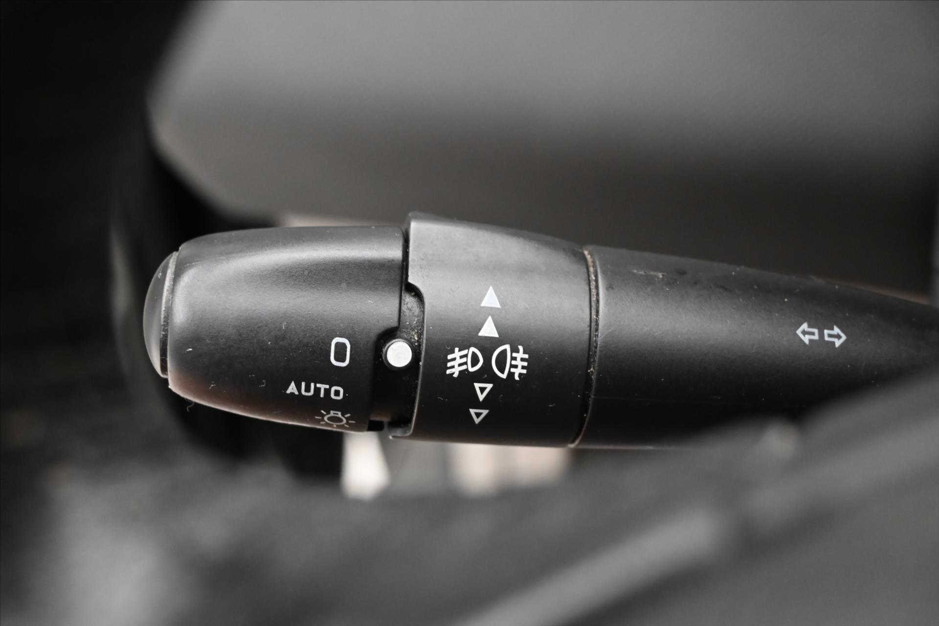 Main photo of the car Peugeot 308 1.6 SW HDI 82 kW Panorama (24)