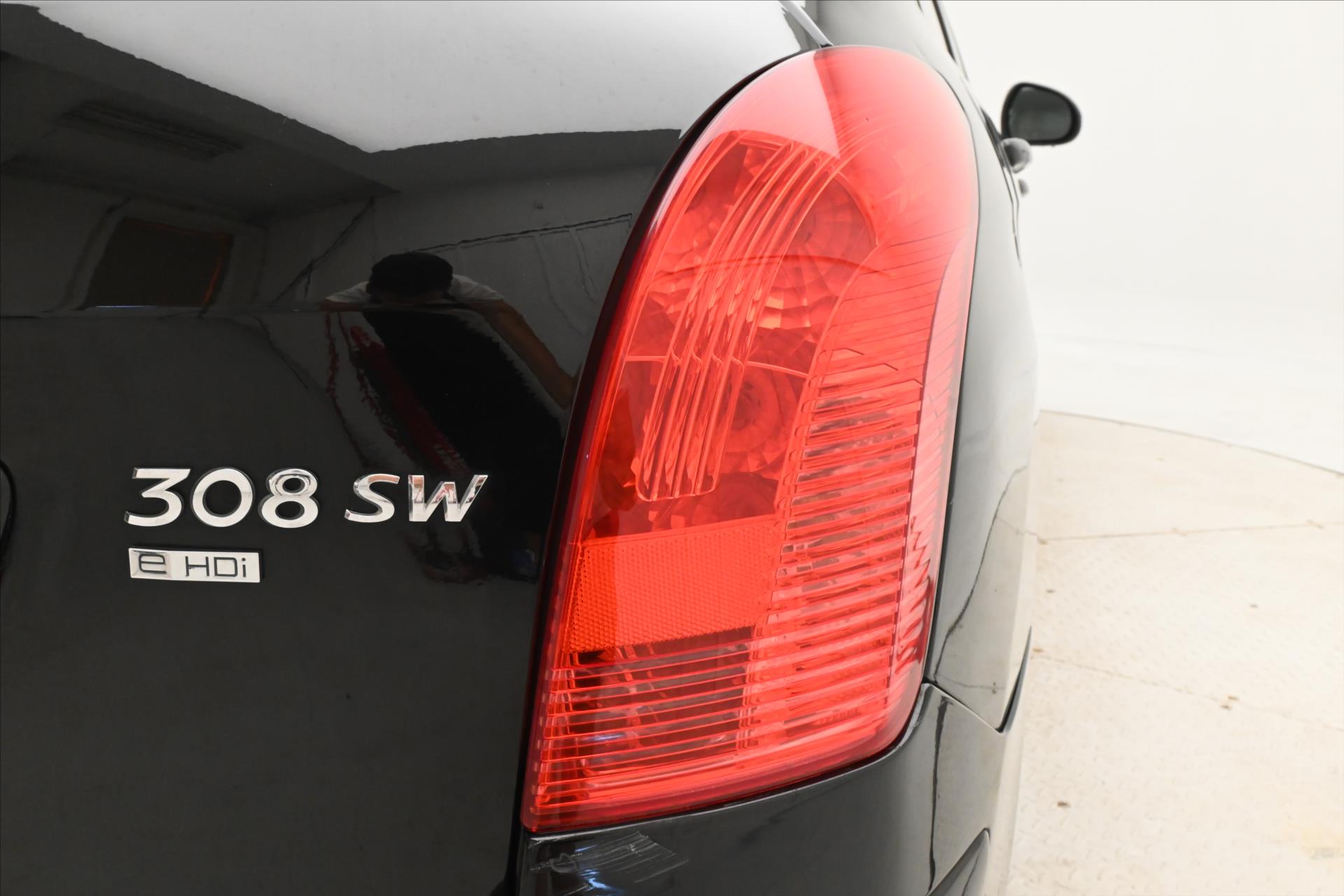 Main photo of the car Peugeot 308 1.6 SW HDI 82 kW Panorama (28)