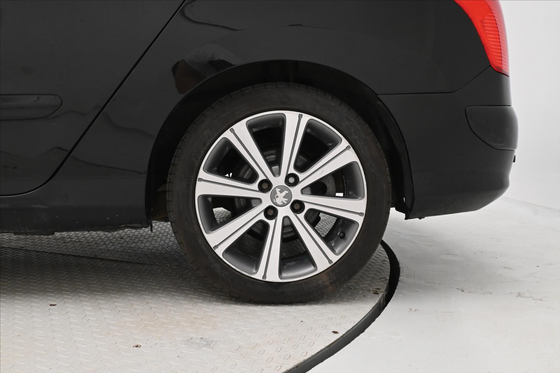 Main photo of the car Peugeot 308 1.6 SW HDI 82 kW Panorama (29)