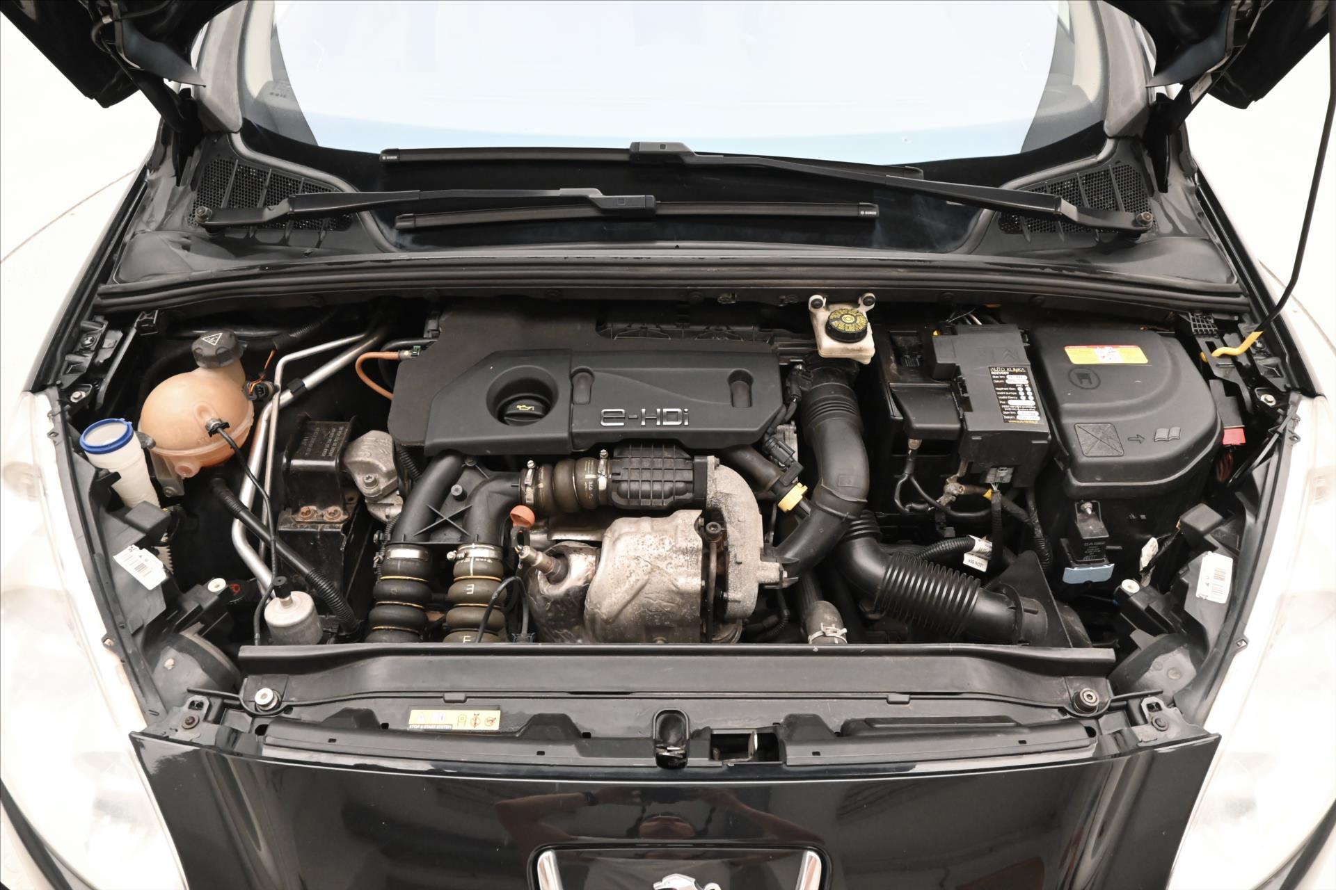 Main photo of the car Peugeot 308 1.6 SW HDI 82 kW Panorama (9)