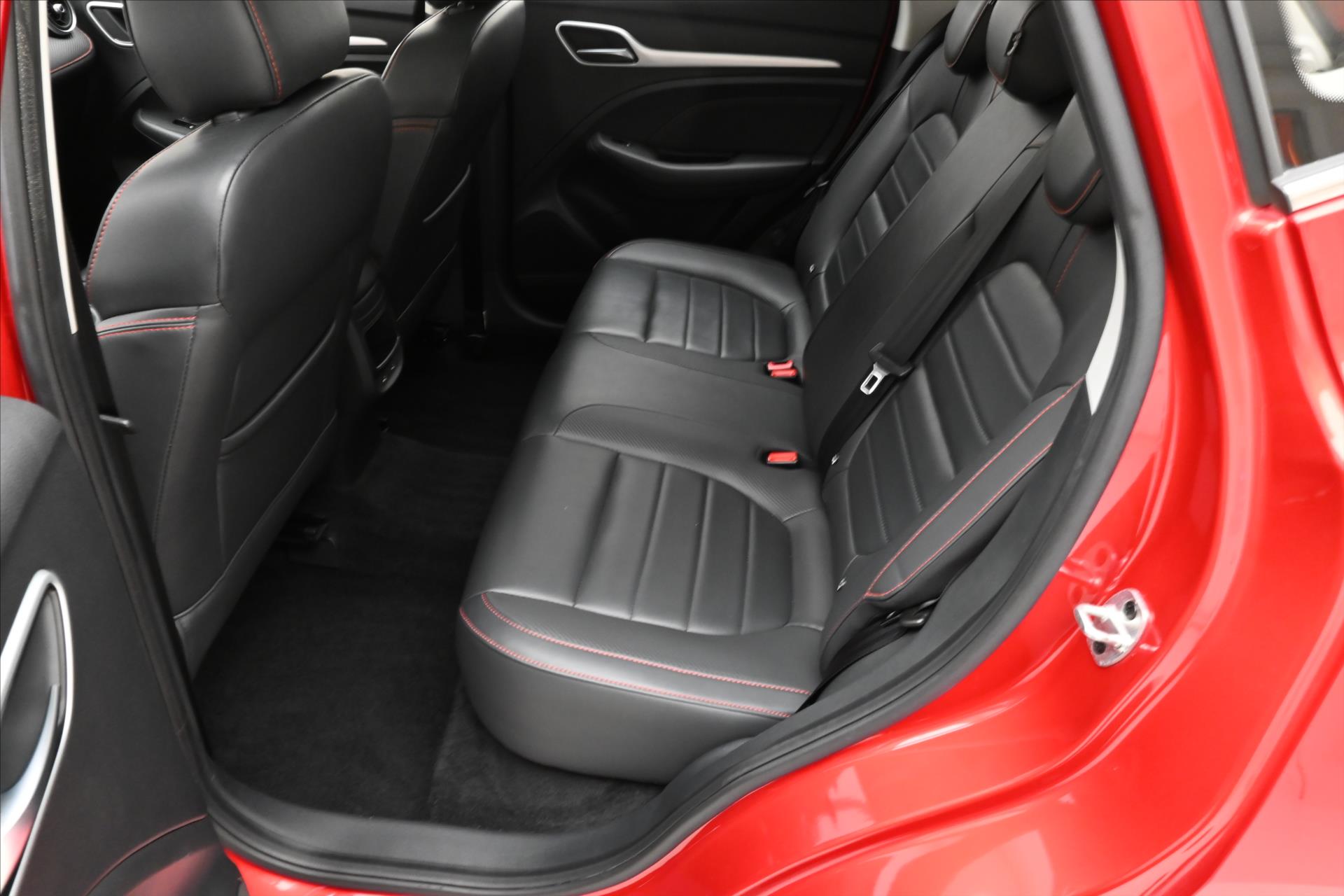 Hlavní fotografie vozu MG ZS 1,0 TGI 82kW Elegance Záruka až 5 let (14)