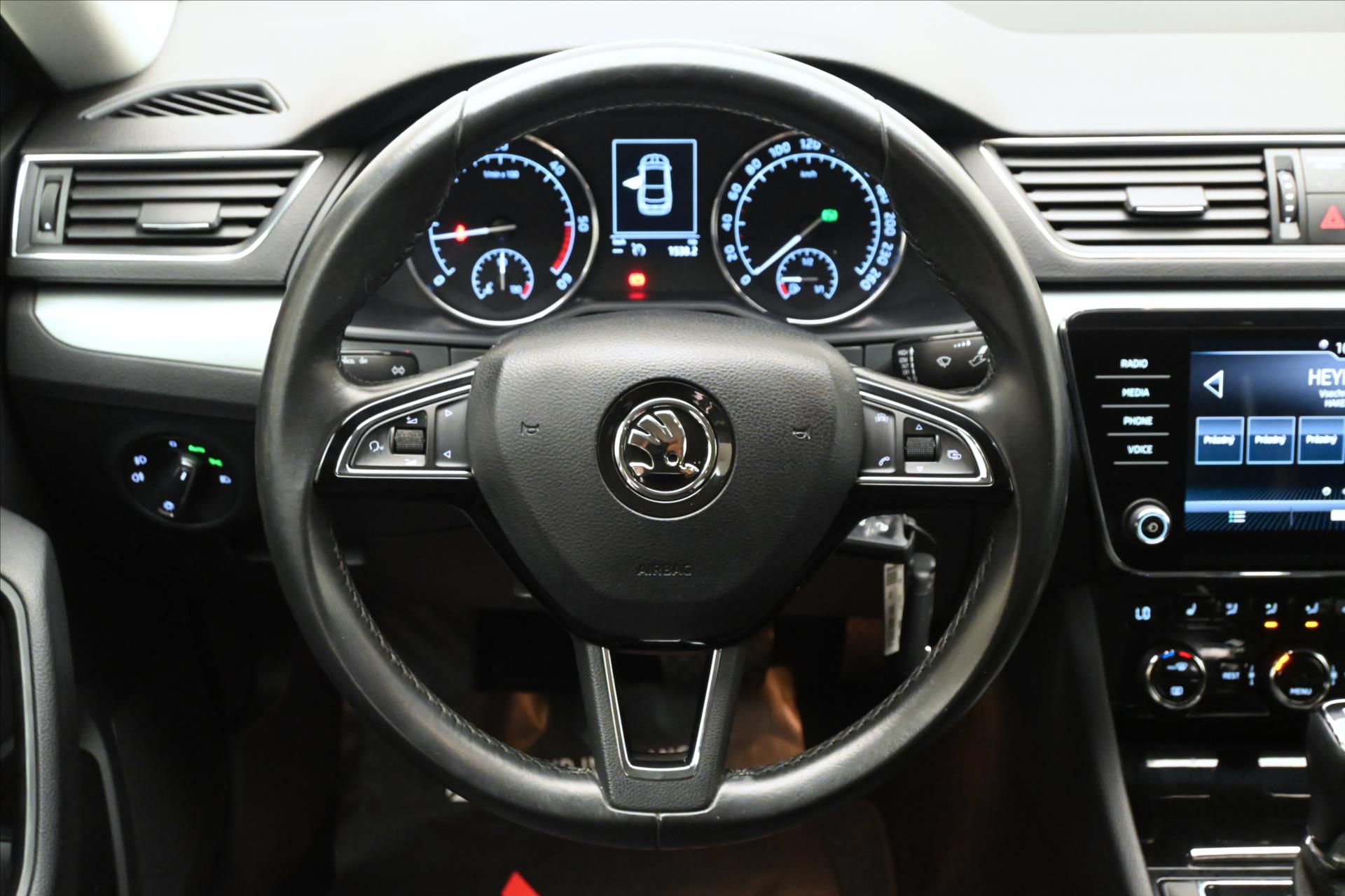 Hlavní fotografie vozu Škoda Superb 2,0 TDI 110 kW DSG Ambition Záruka až 5 let (18)