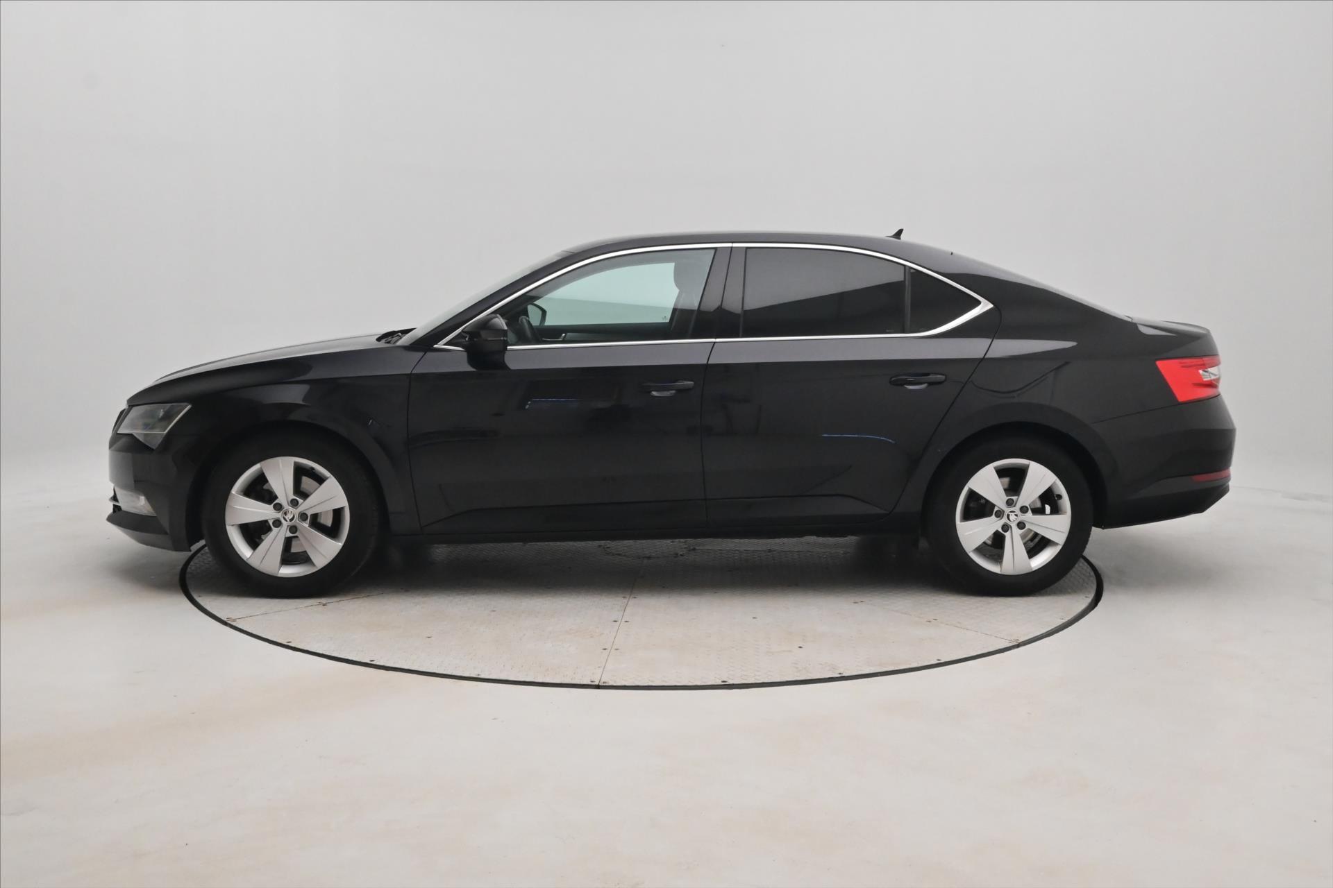 Hlavní fotografie vozu Škoda Superb 2,0 TDI 110 kW DSG Ambition Záruka až 5 let (8)