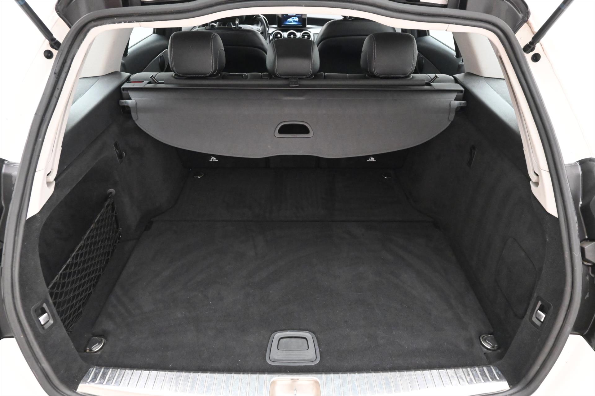 Hlavní fotografie vozu Mercedes-Benz Třídy C 2,2 220d 4Matic 9G-Tronic Záruka až 5 let (10)