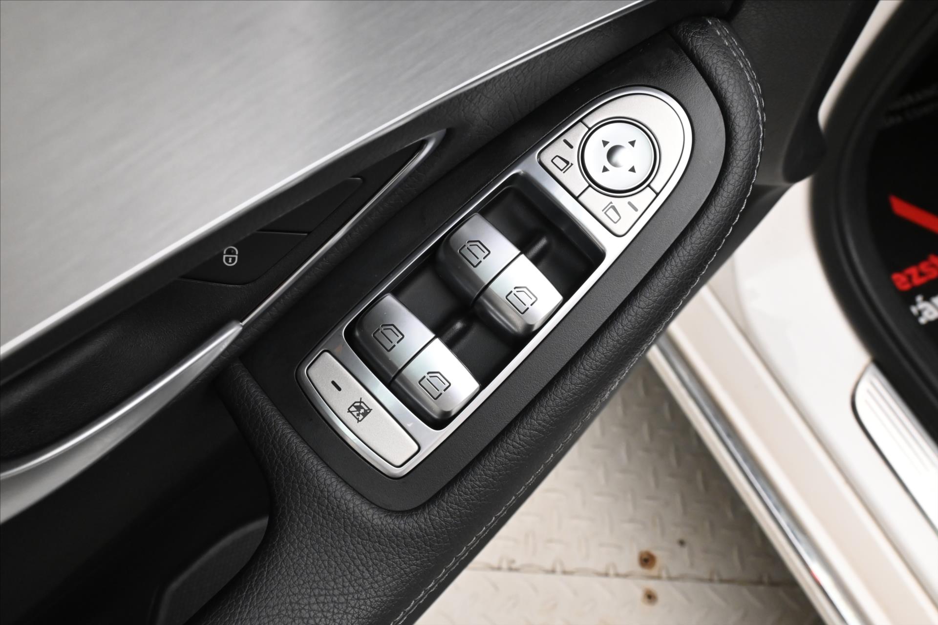 Hlavní fotografie vozu Mercedes-Benz Třídy C 2,2 220d 4Matic 9G-Tronic Záruka až 5 let (23)