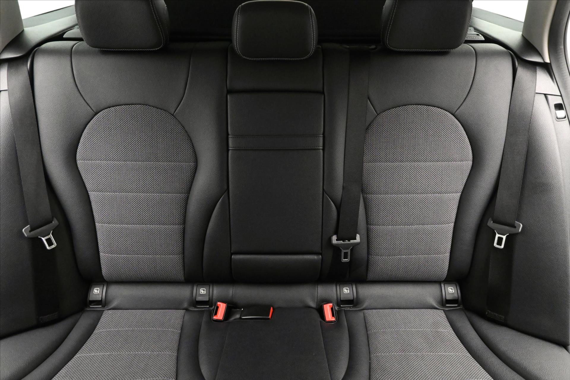 Hlavní fotografie vozu Mercedes-Benz Třídy C 2,2 220d 4Matic 9G-Tronic Záruka až 5 let (26)