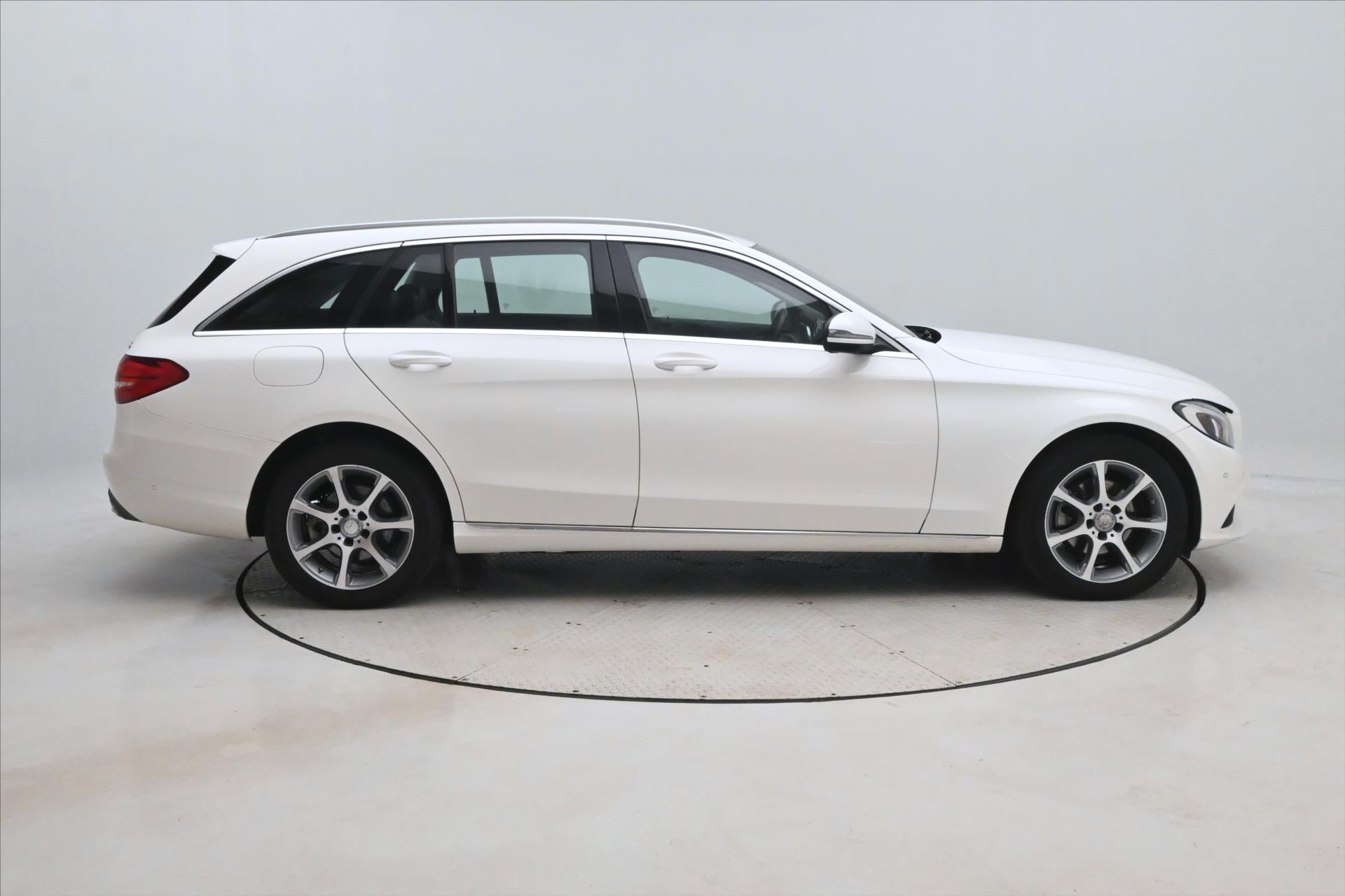 Hlavní fotografie vozu Mercedes-Benz Třídy C 2,2 220d 4Matic 9G-Tronic Záruka až 5 let (4)