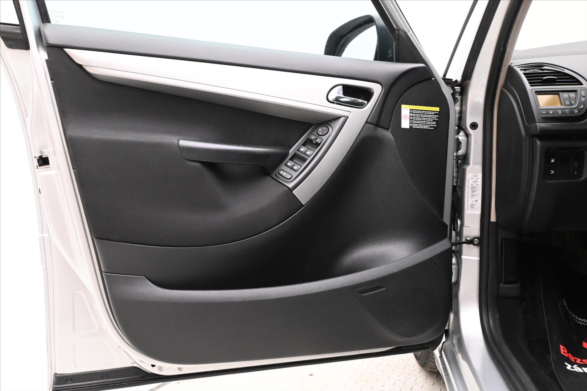 Hlavní fotografie vozu Citroën C4 Picasso 1,6 HDi 80 kW KLIMA Tažné (20)