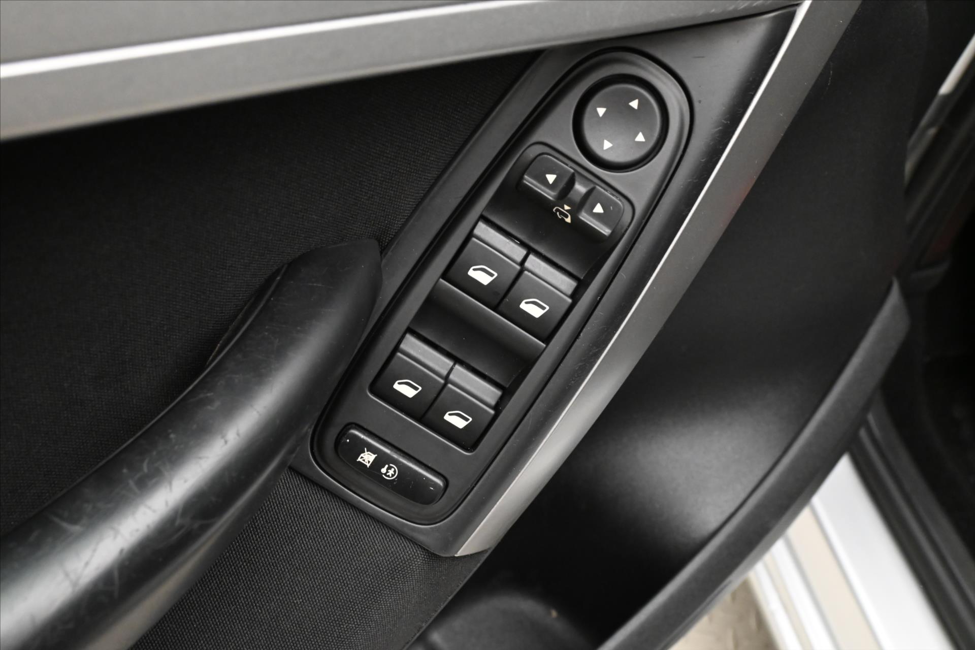 Hlavní fotografie vozu Citroën C4 Picasso 1,6 HDi 80kW KLIMA Tažné (21)