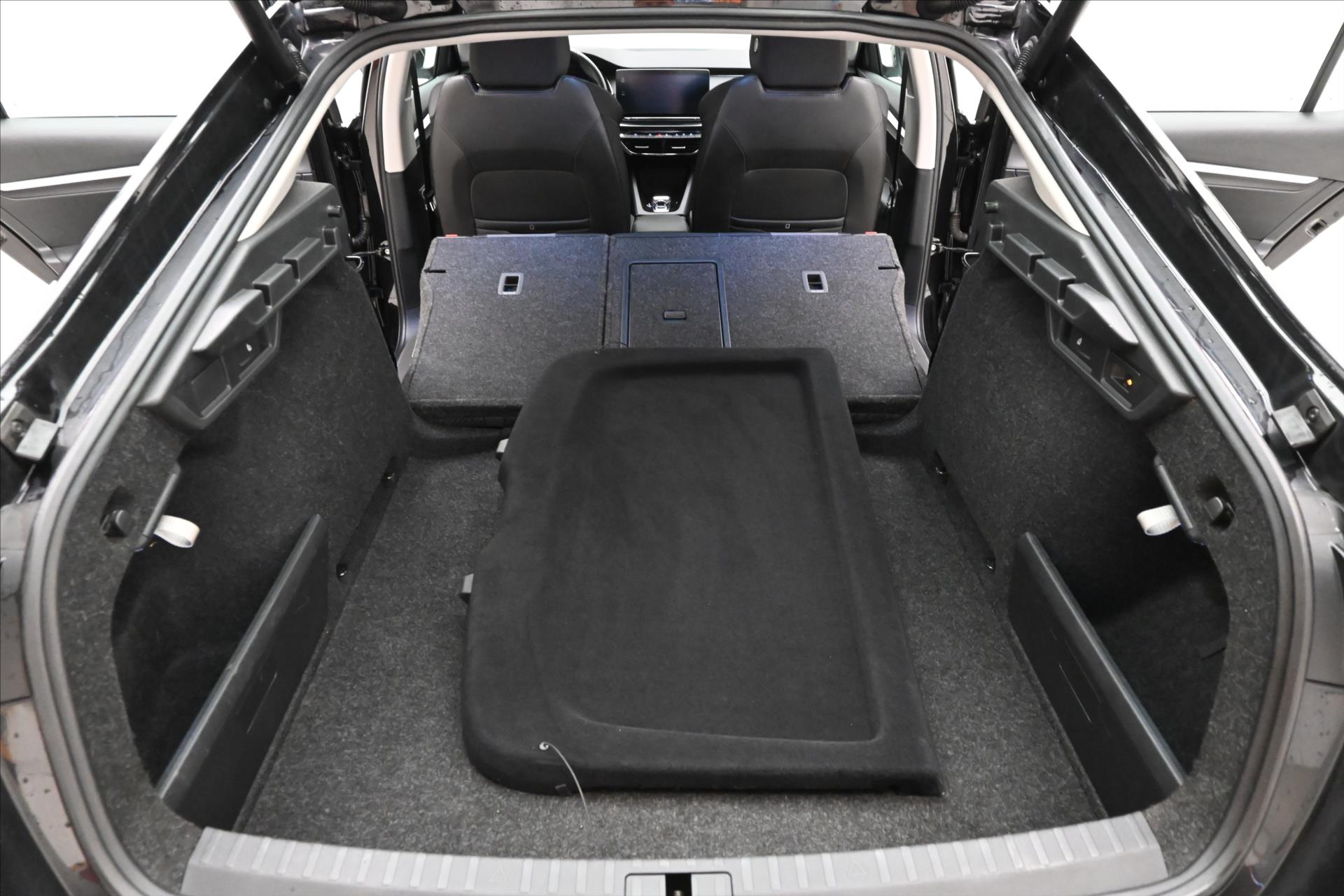 Hlavní fotografie vozu Škoda Octavia 2,0 TDI 110kW DSG Style Záruka až 5 let (12)