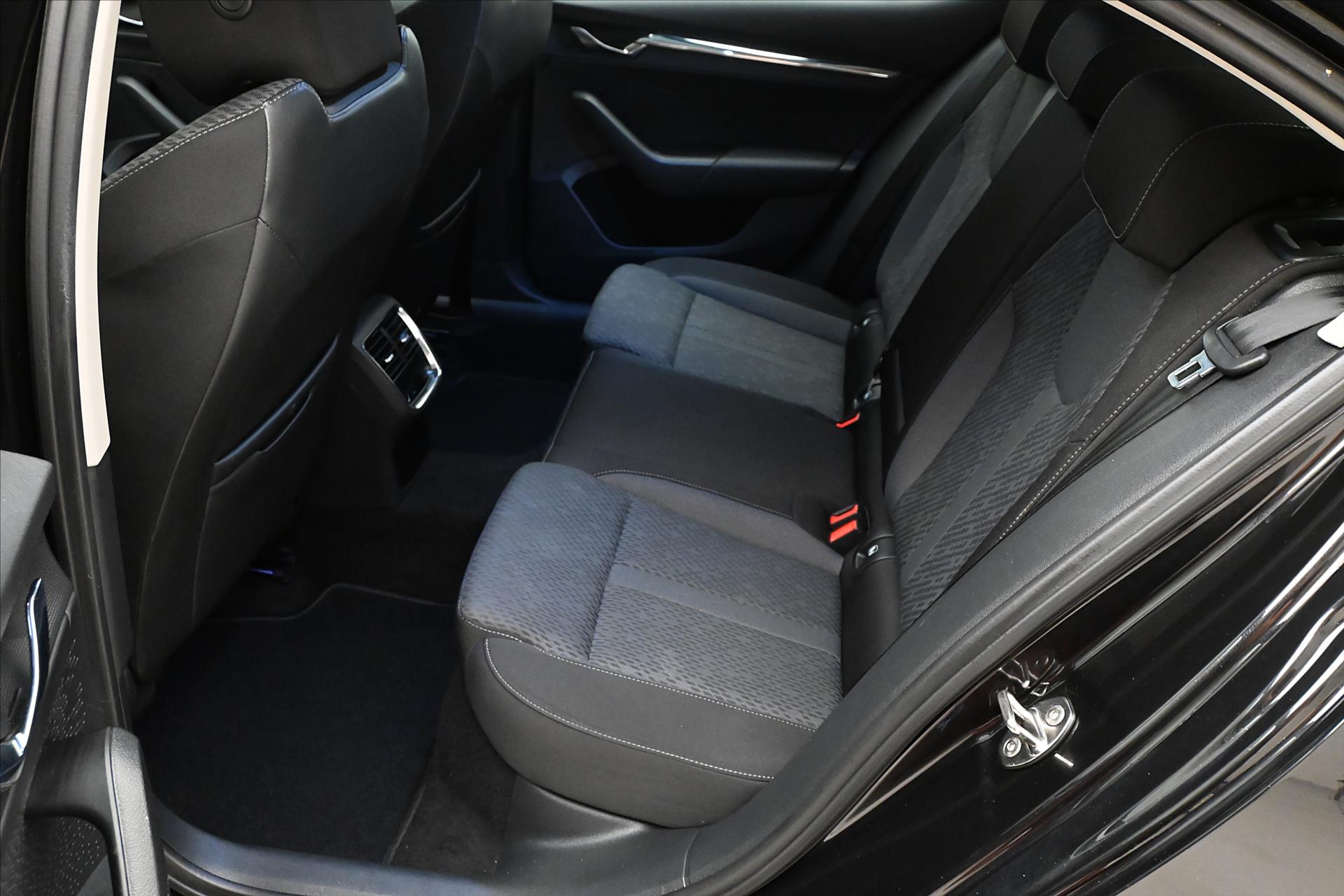 Hlavní fotografie vozu Škoda Octavia 2,0 TDI 110kW DSG Style Záruka až 5 let (15)
