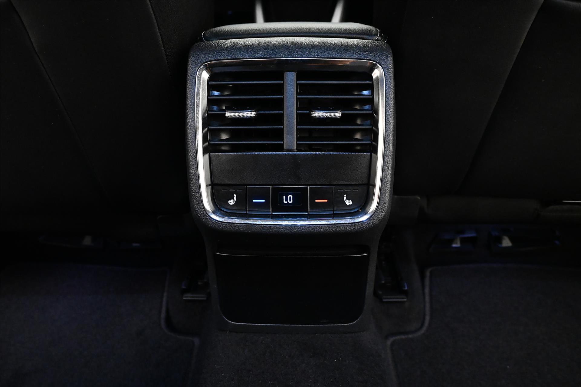 Hlavní fotografie vozu Škoda Octavia 2,0 TDI 110kW DSG Style Záruka až 5 let (23)