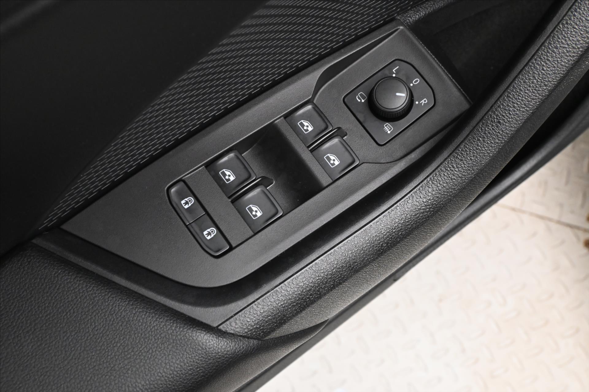 Hlavní fotografie vozu Škoda Octavia 2,0 TDI 110kW DSG Style Záruka až 5 let (27)