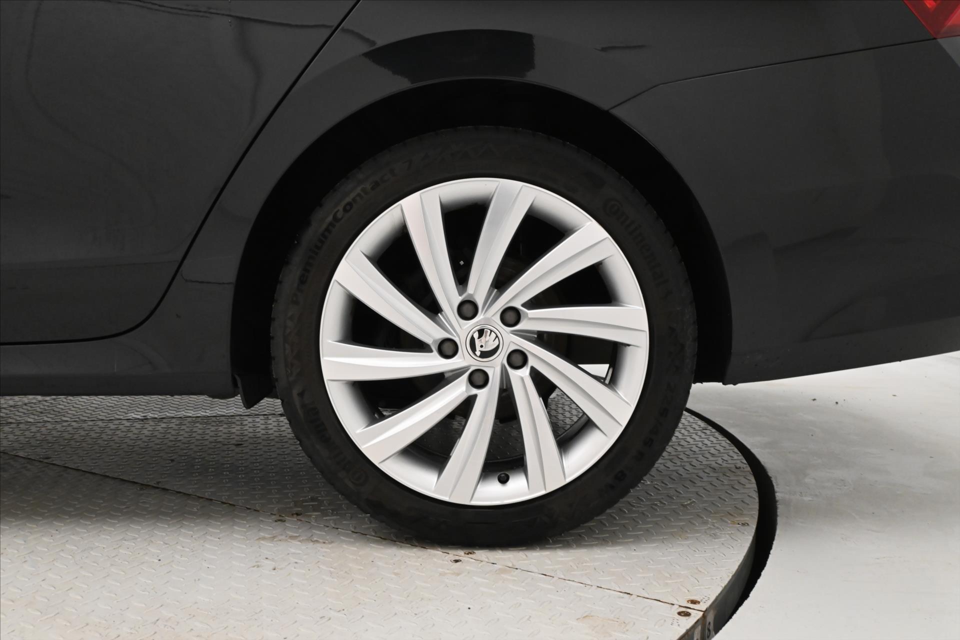 Hlavní fotografie vozu Škoda Octavia 2,0 TDI 110kW DSG Style Záruka až 5 let (34)